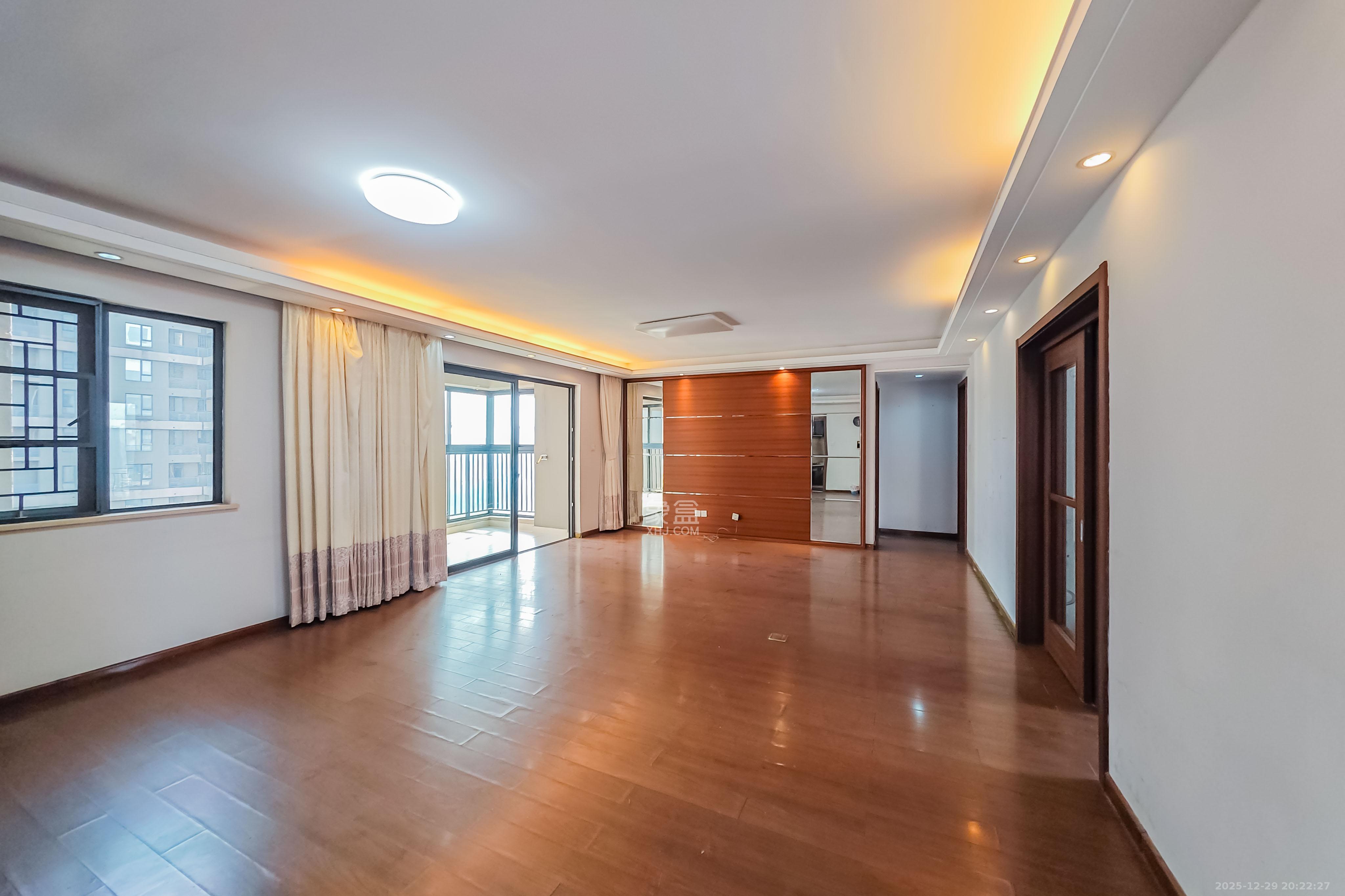 万科金域华府一期  3室2厅2卫    130.0万