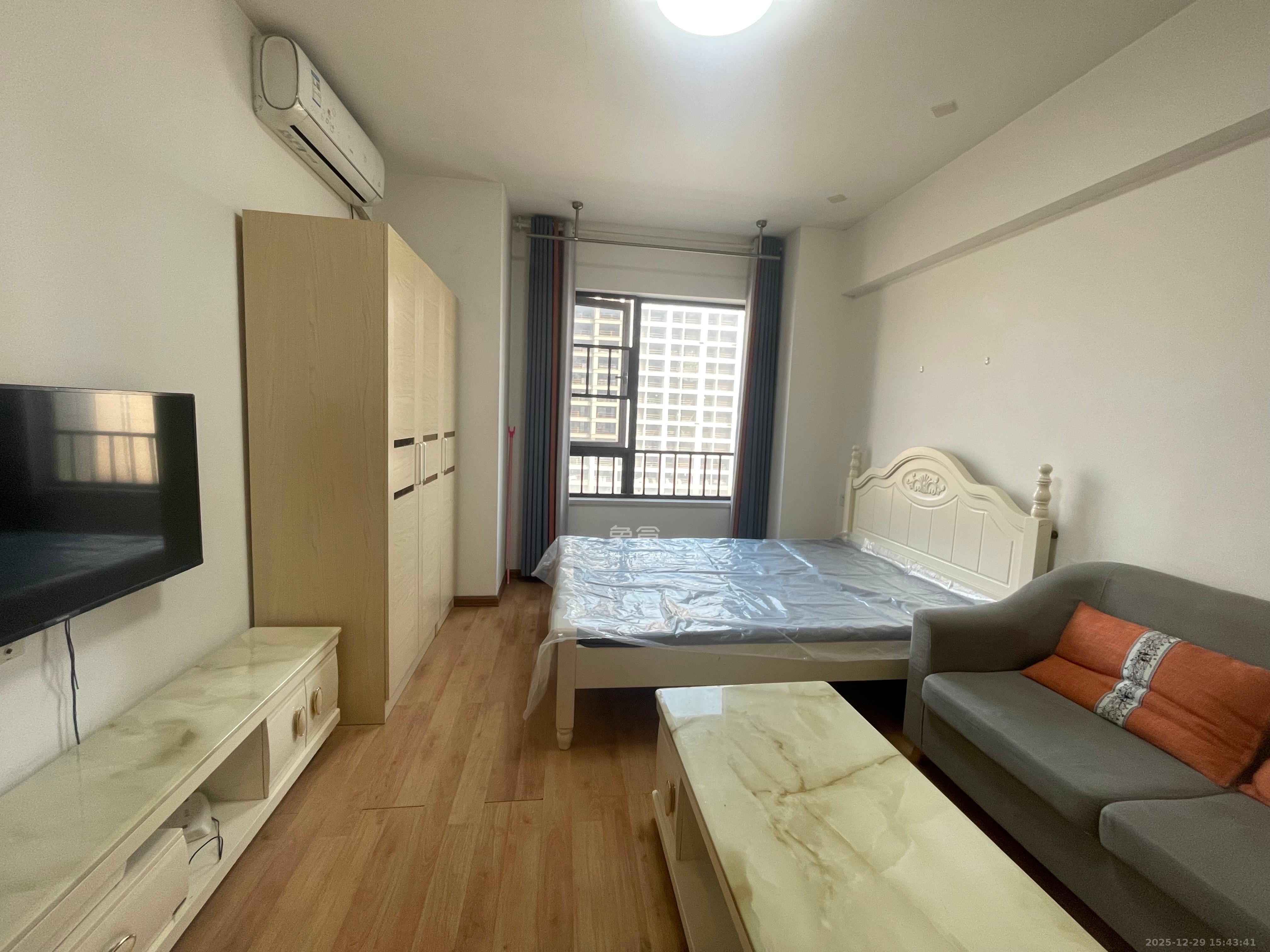 龙湖水晶郦城  1室1厅1卫    1500.0元/月