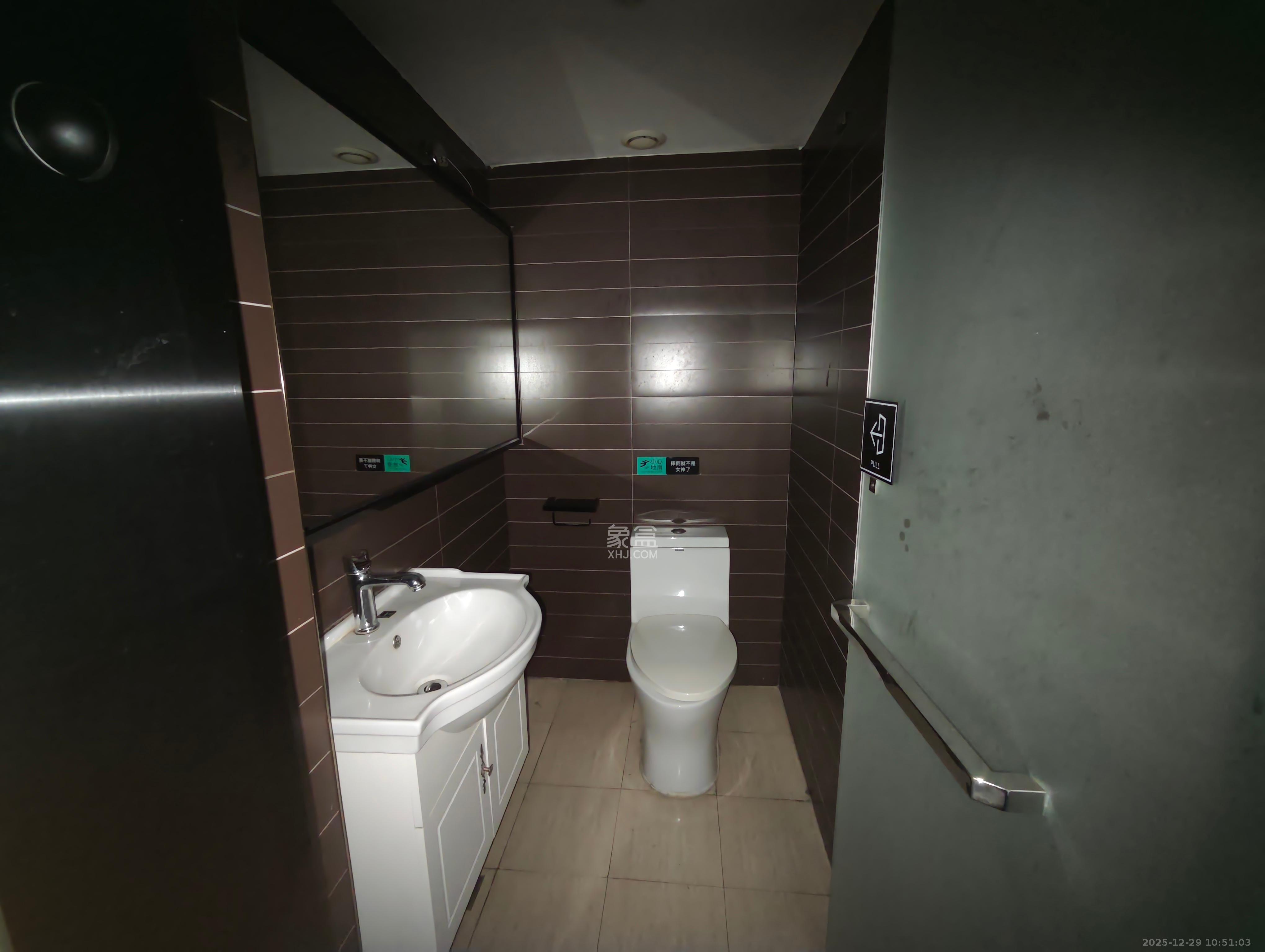 亚商国际  1室1厅1卫    1100.0元/月室内图