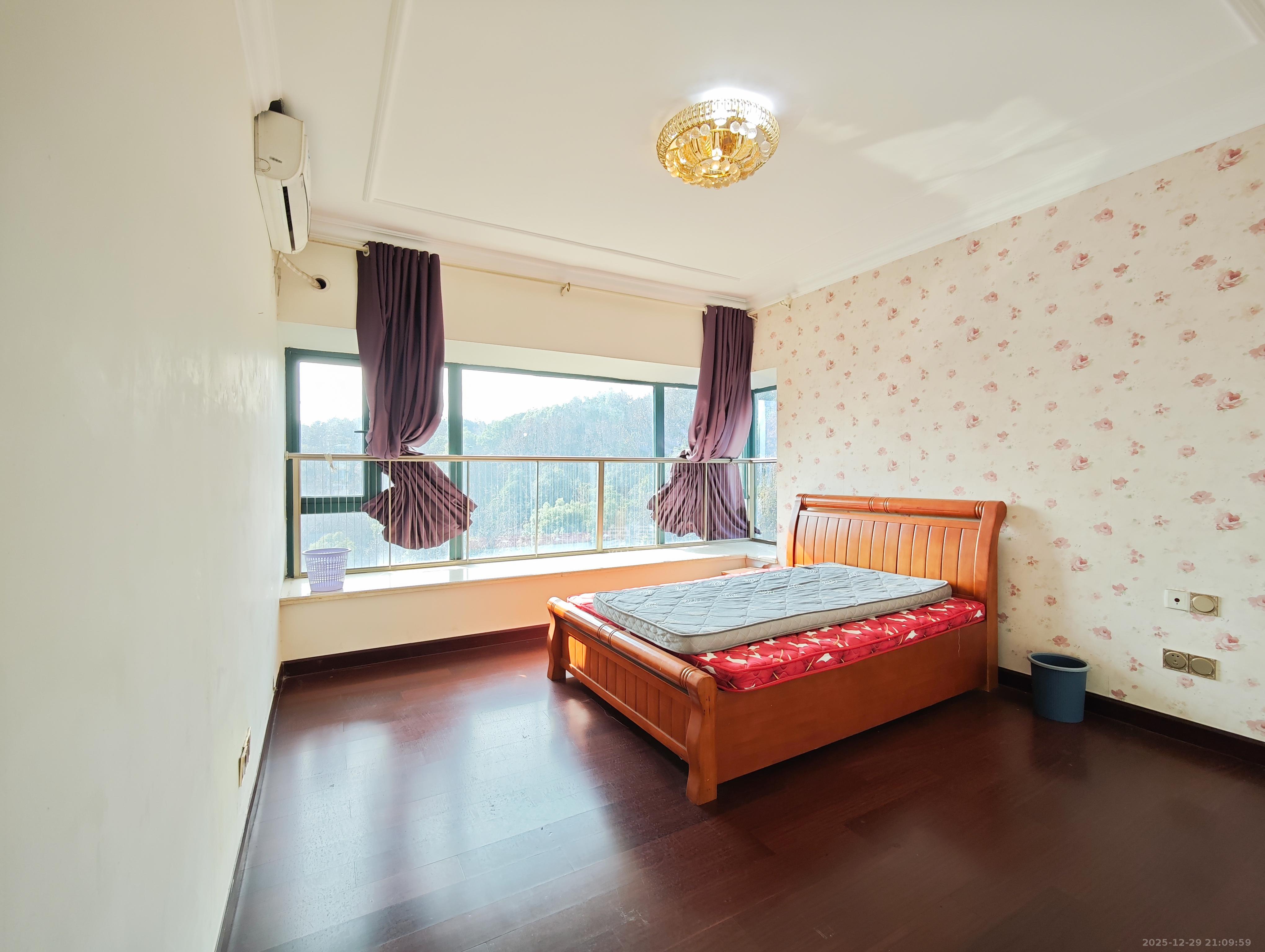 恒大城 4室2厅2卫 142.0万 恒大城 4室2厅2卫 142.0万卧室