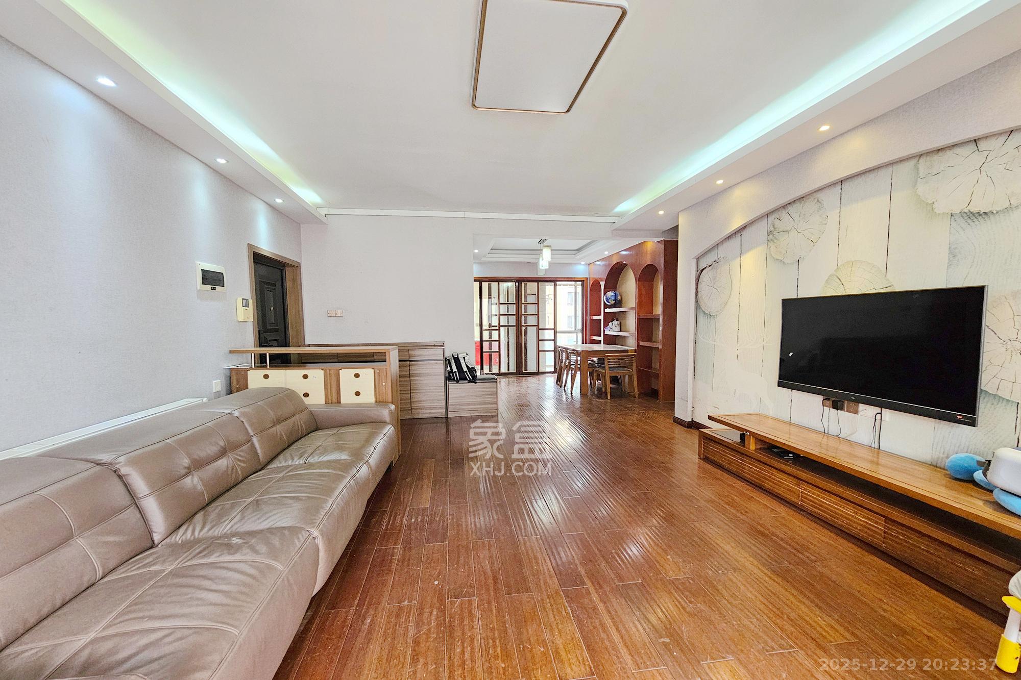 新华都万家城  3室2厅2卫    92.8万