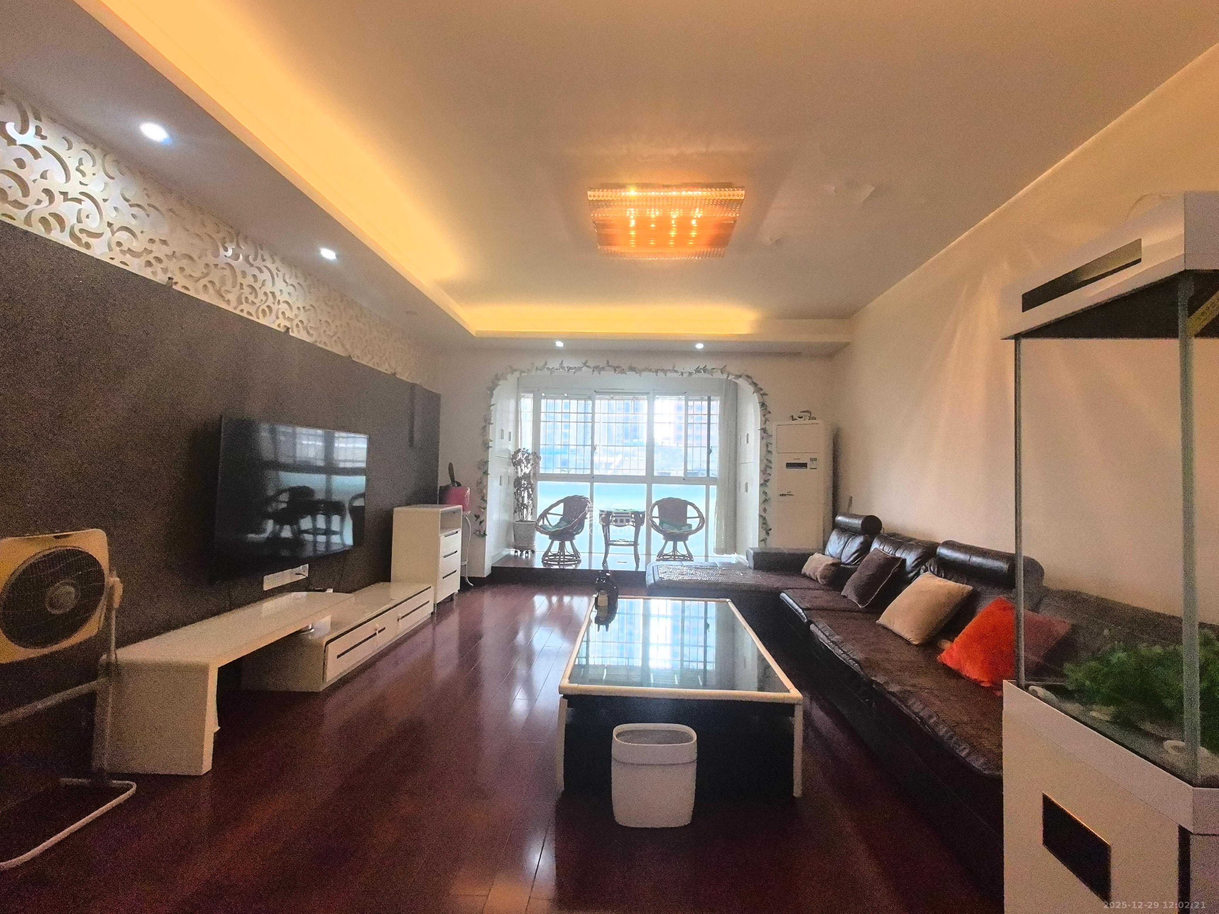 枫雅名苑  3室2厅2卫    2500.0元/月