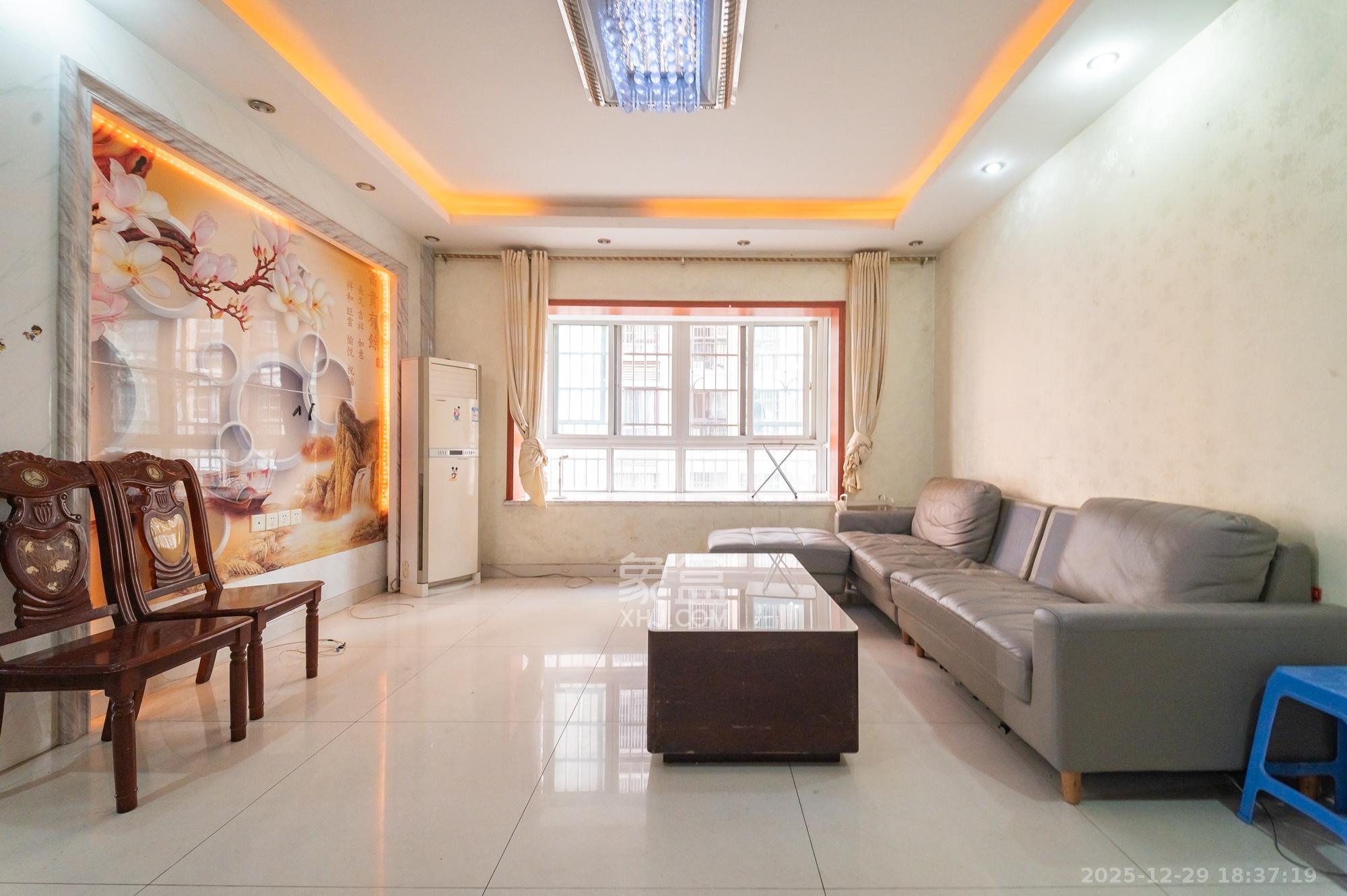 景上鑫苑  4室2厅1卫    70.0万