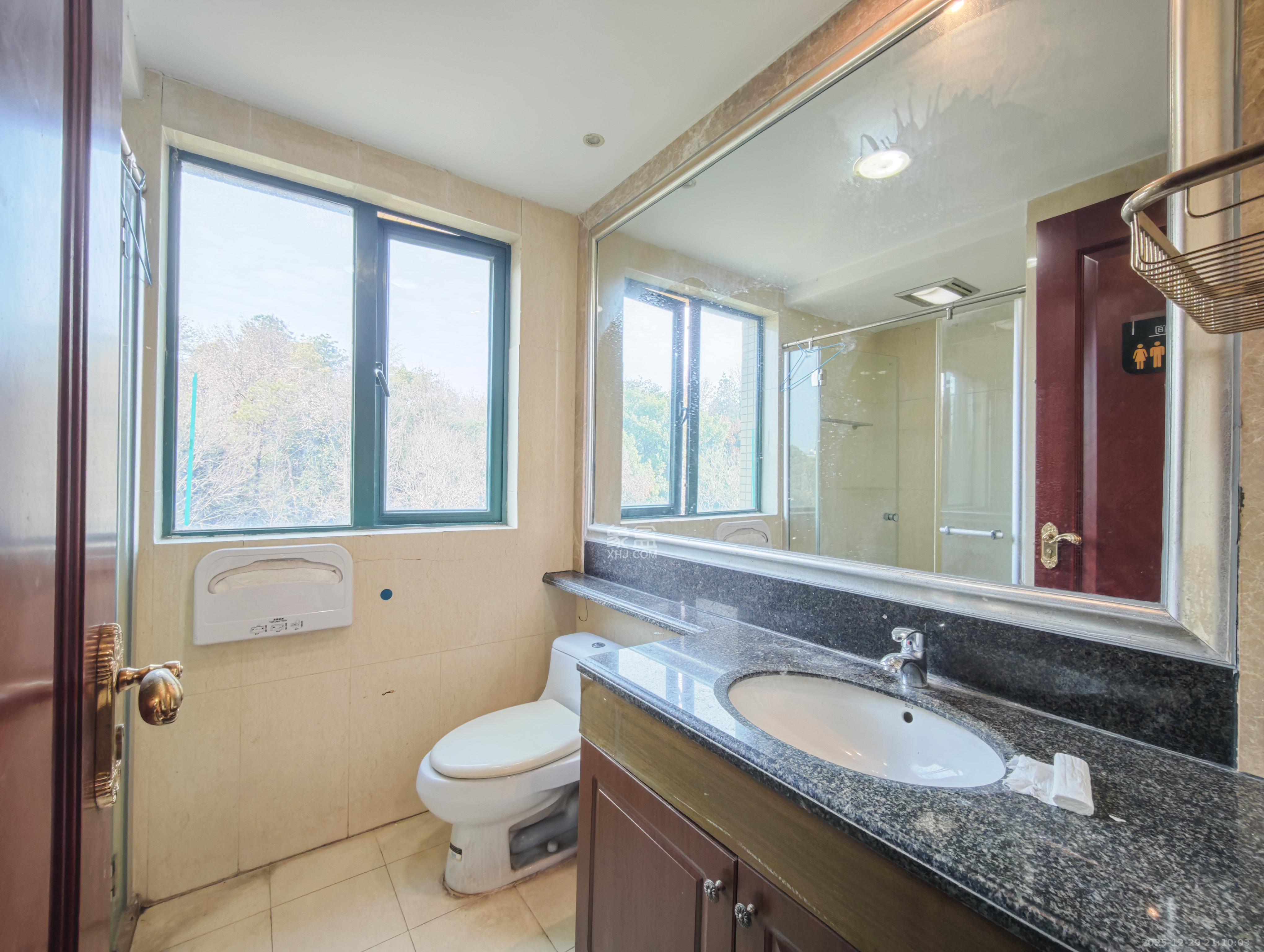 恒大城 4室2厅2卫 142.0万 恒大城 4室2厅2卫 142.0万卫生间