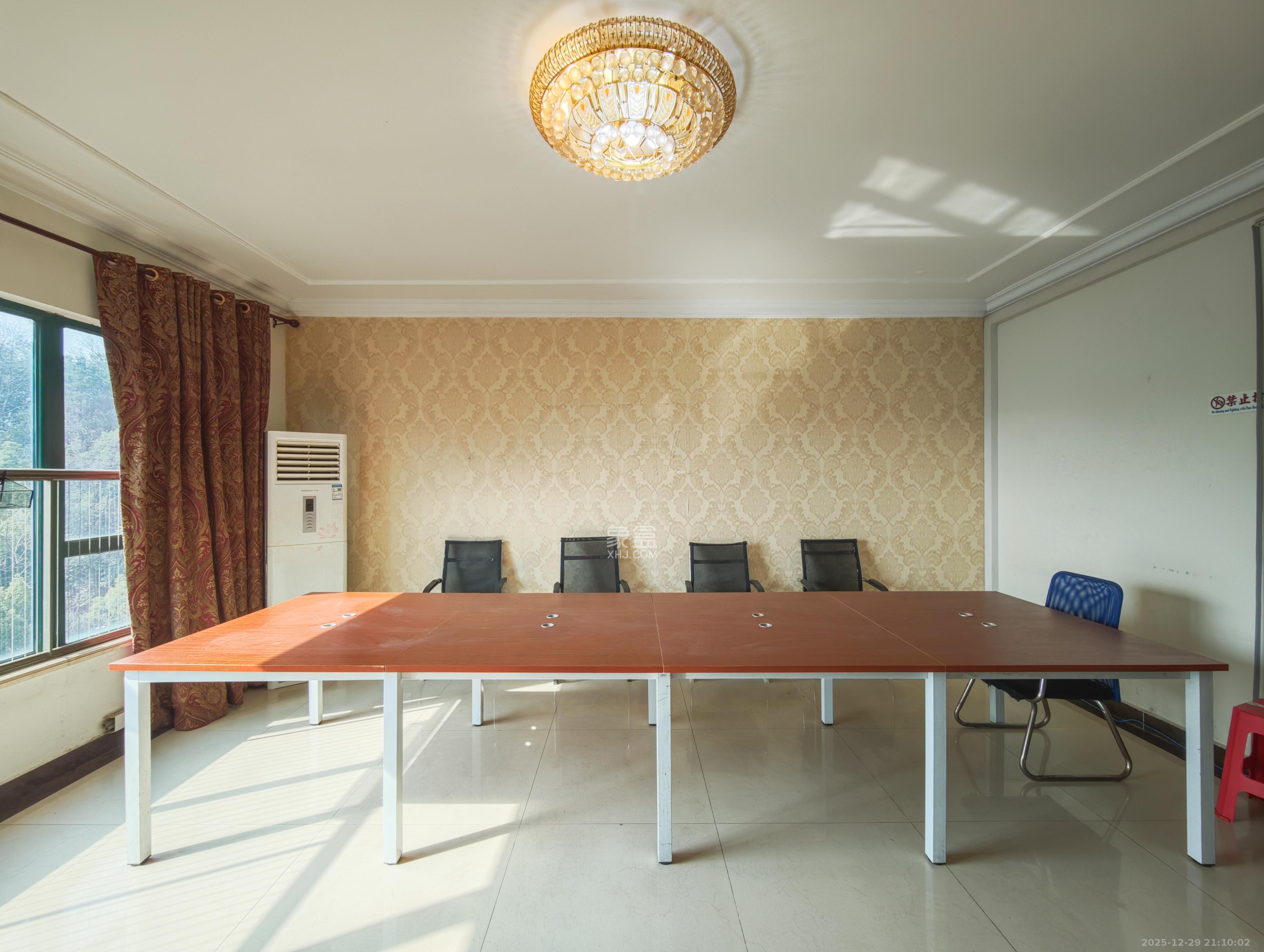 恒大城 4室2厅2卫 142.0万 恒大城 4室2厅2卫 142.0万客厅