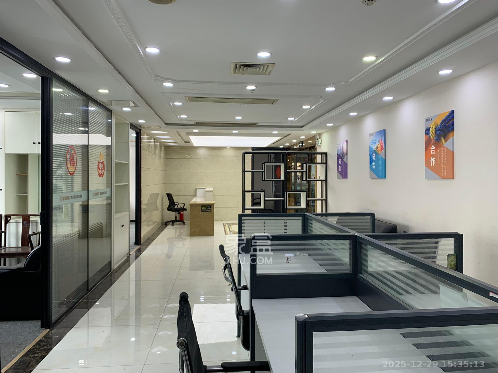 万达广场   220.0㎡      13000.0元/月