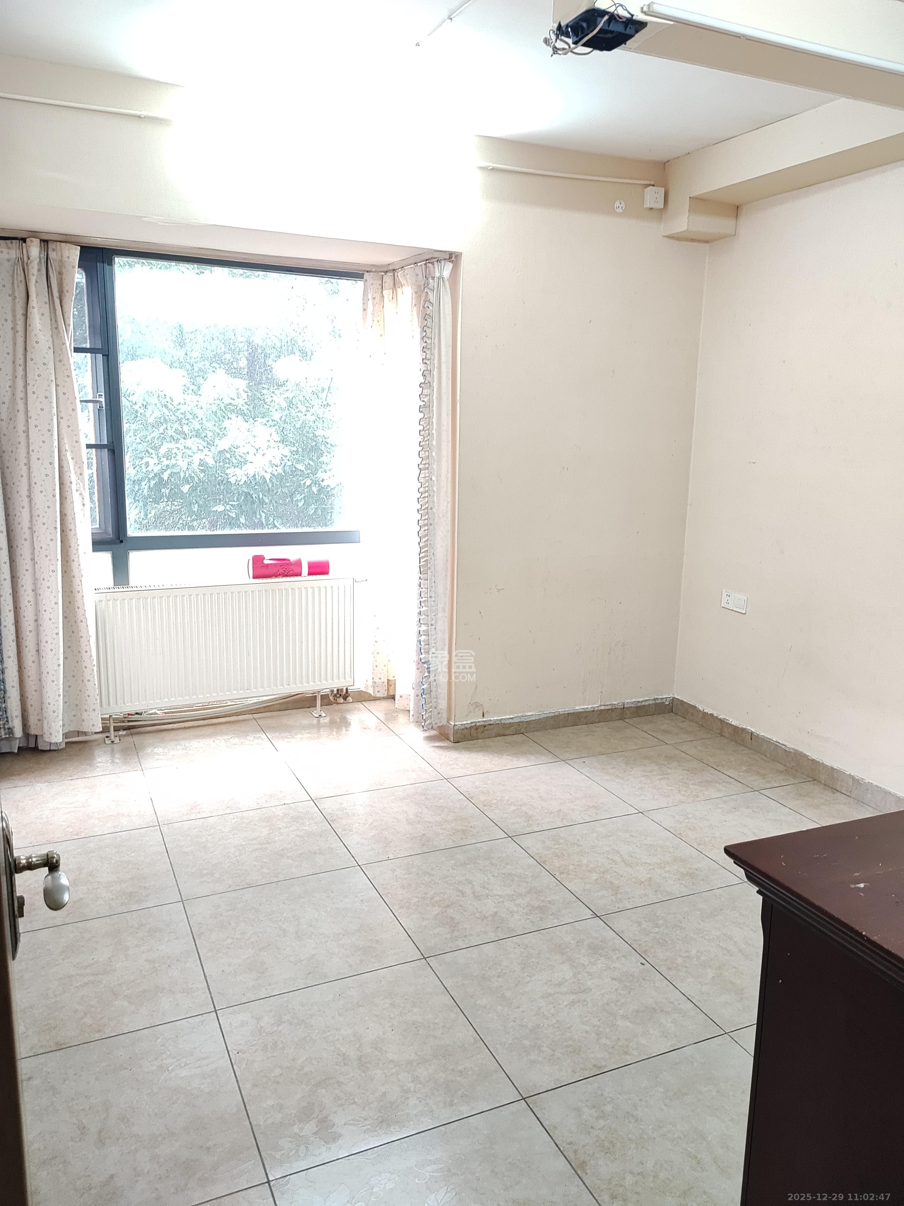 格蓝康都  3室2厅2卫    2900.0元/月