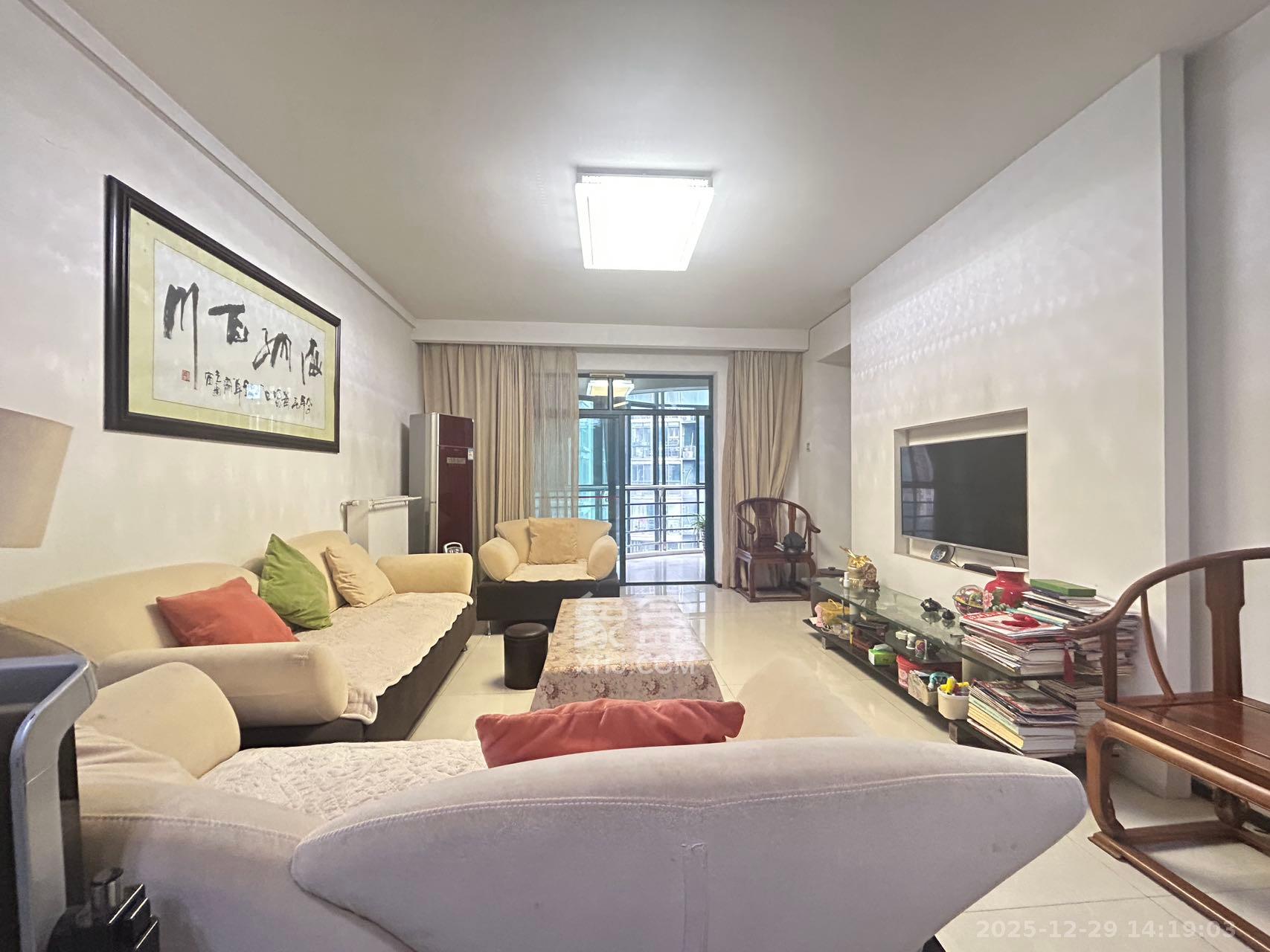 华盛新外滩  3室2厅2卫    4500.0元/月