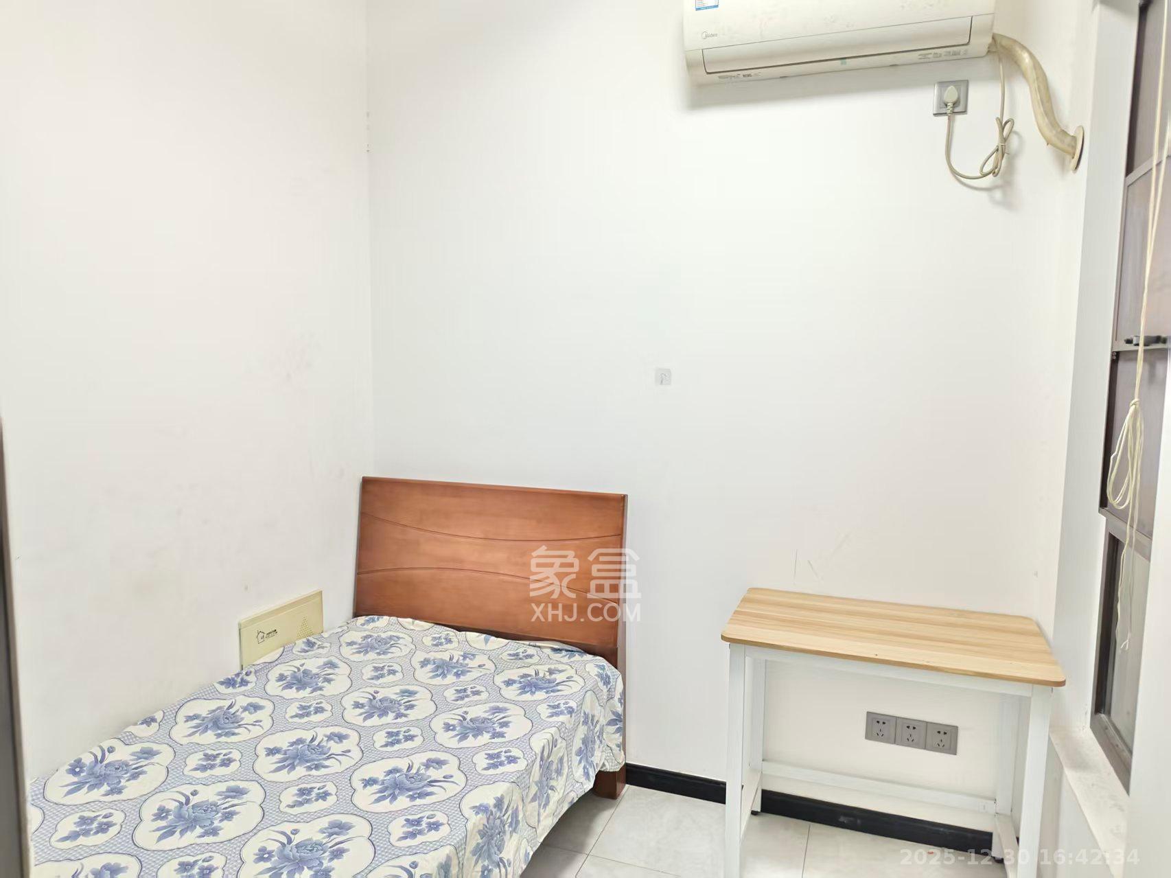 蓝光雍锦半岛   64.32㎡      1350.0元/月室内图