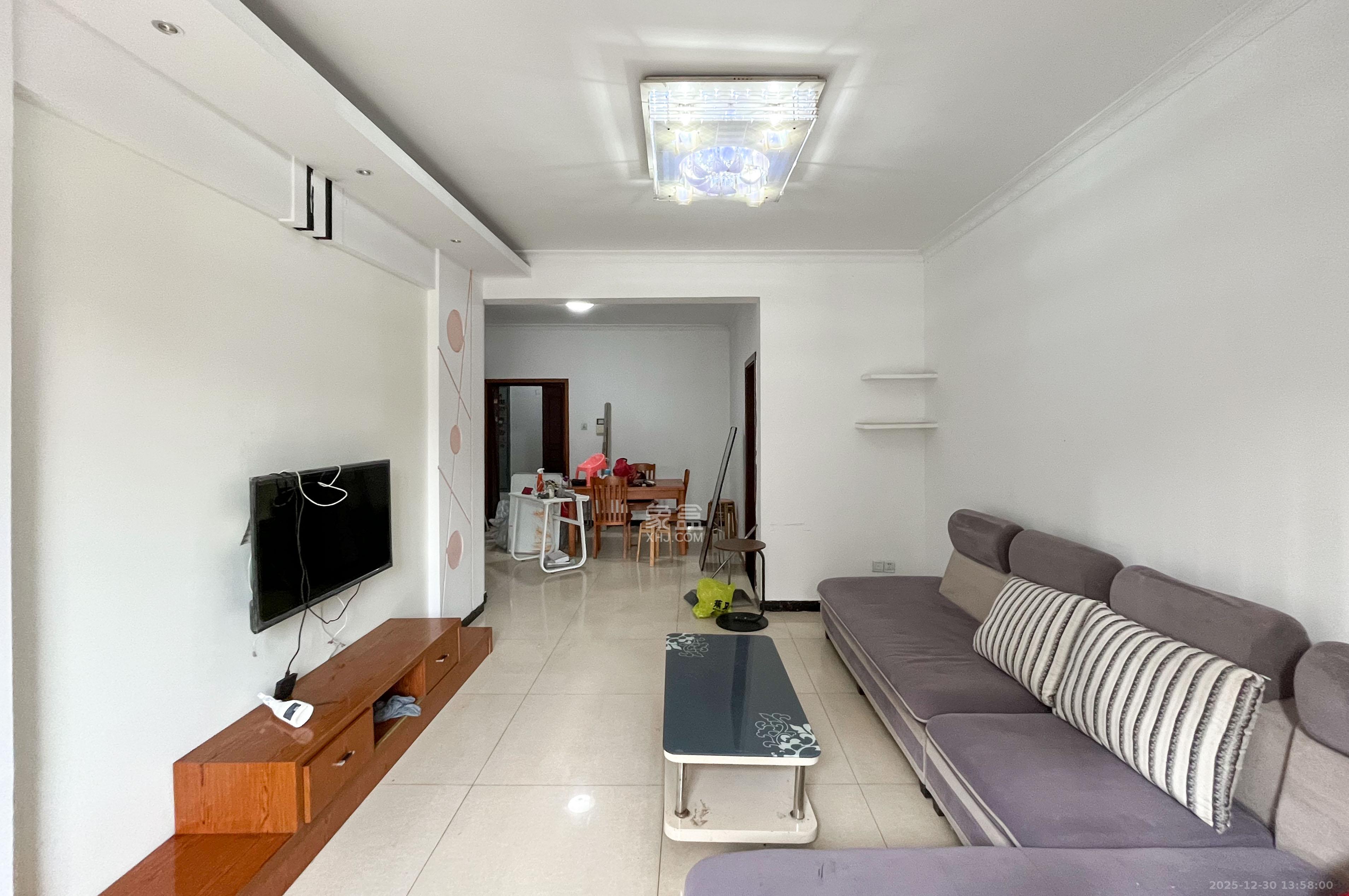 中房F联邦 2室2厅1卫 50.0万 中房F联邦 2室2厅1卫 50.0万客厅