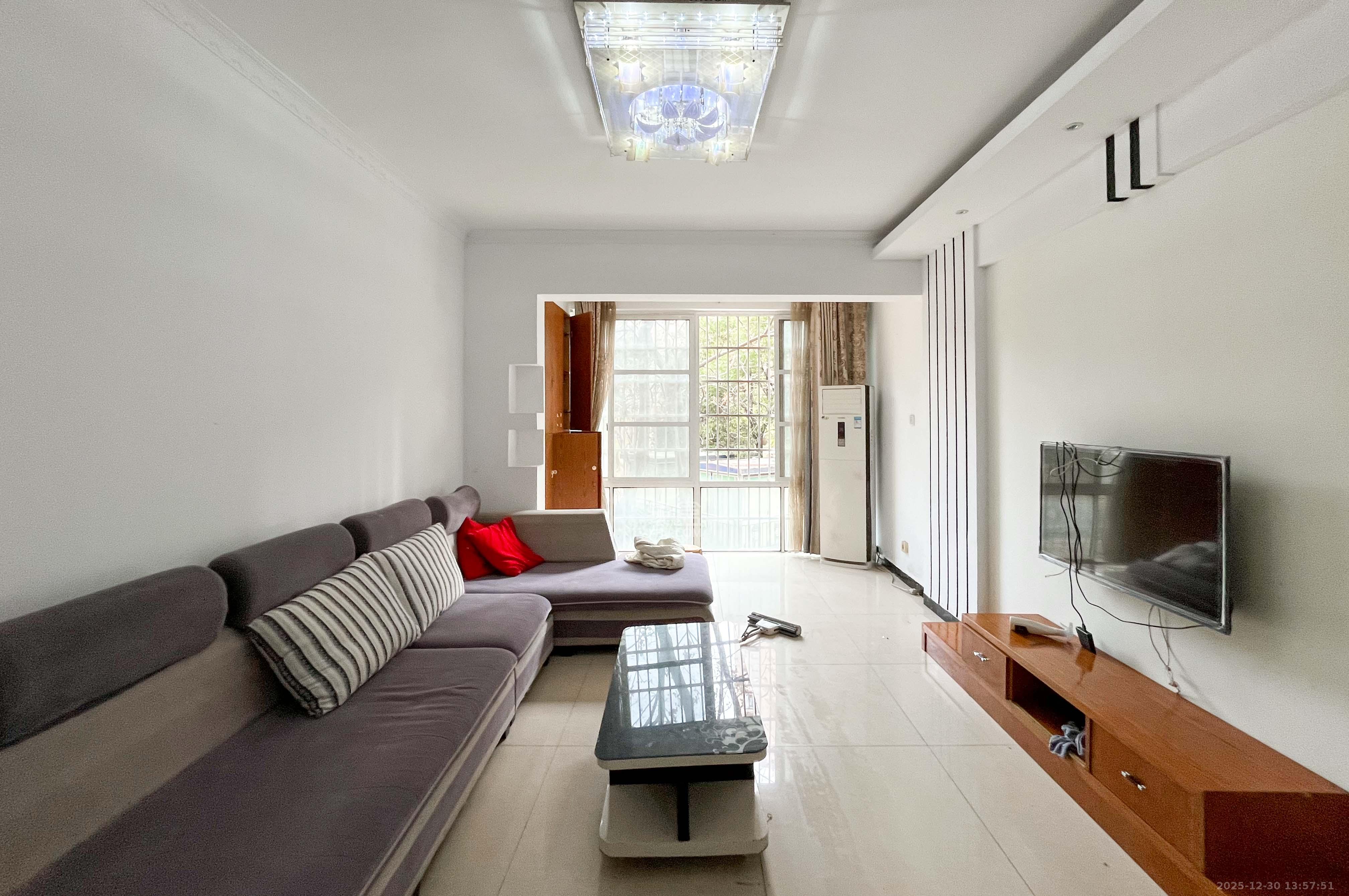 中房F联邦 2室2厅1卫 50.0万 中房F联邦 2室2厅1卫 50.0万客厅