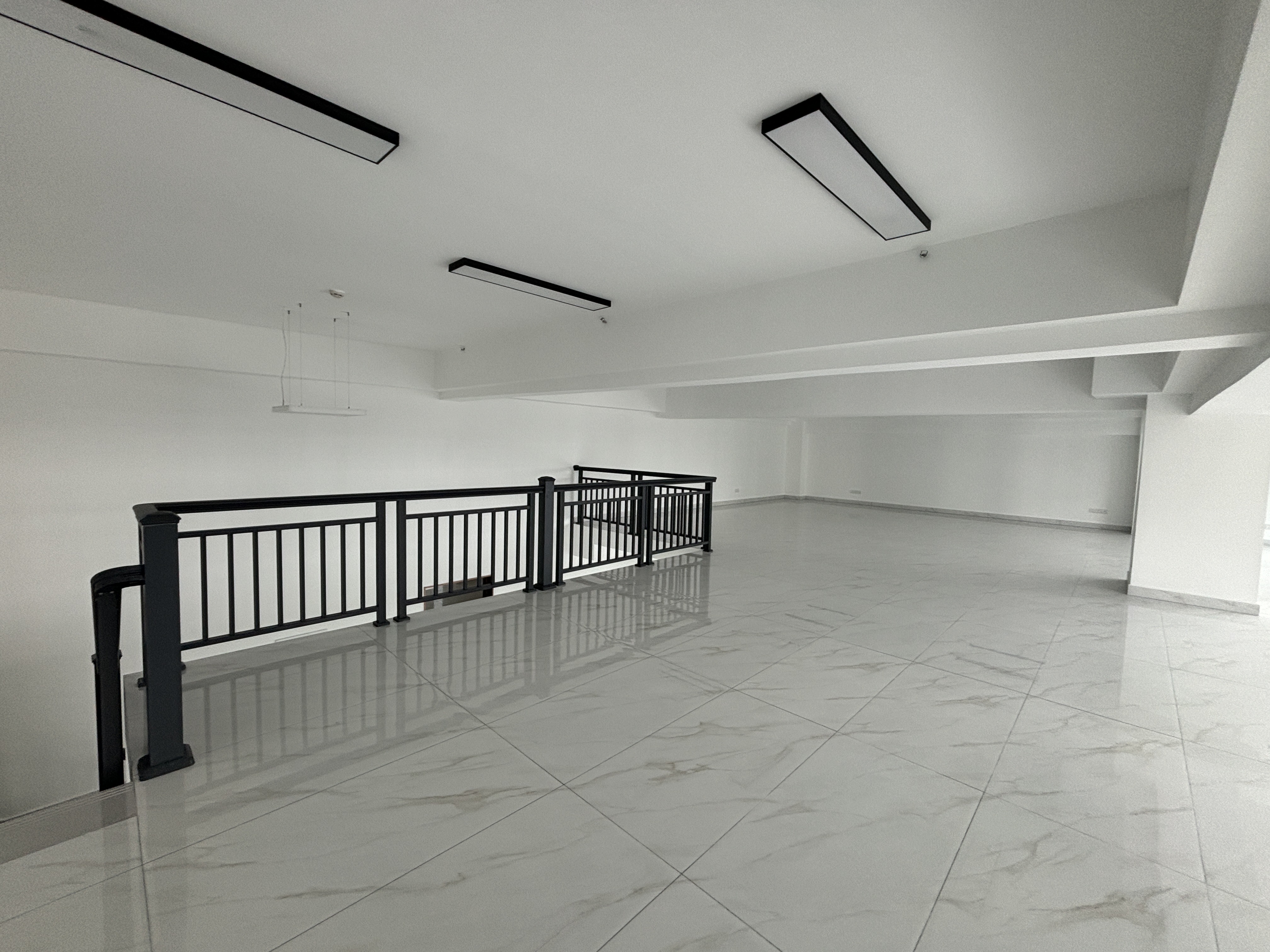 绿地领海广场   167.0㎡      8000.0元/月