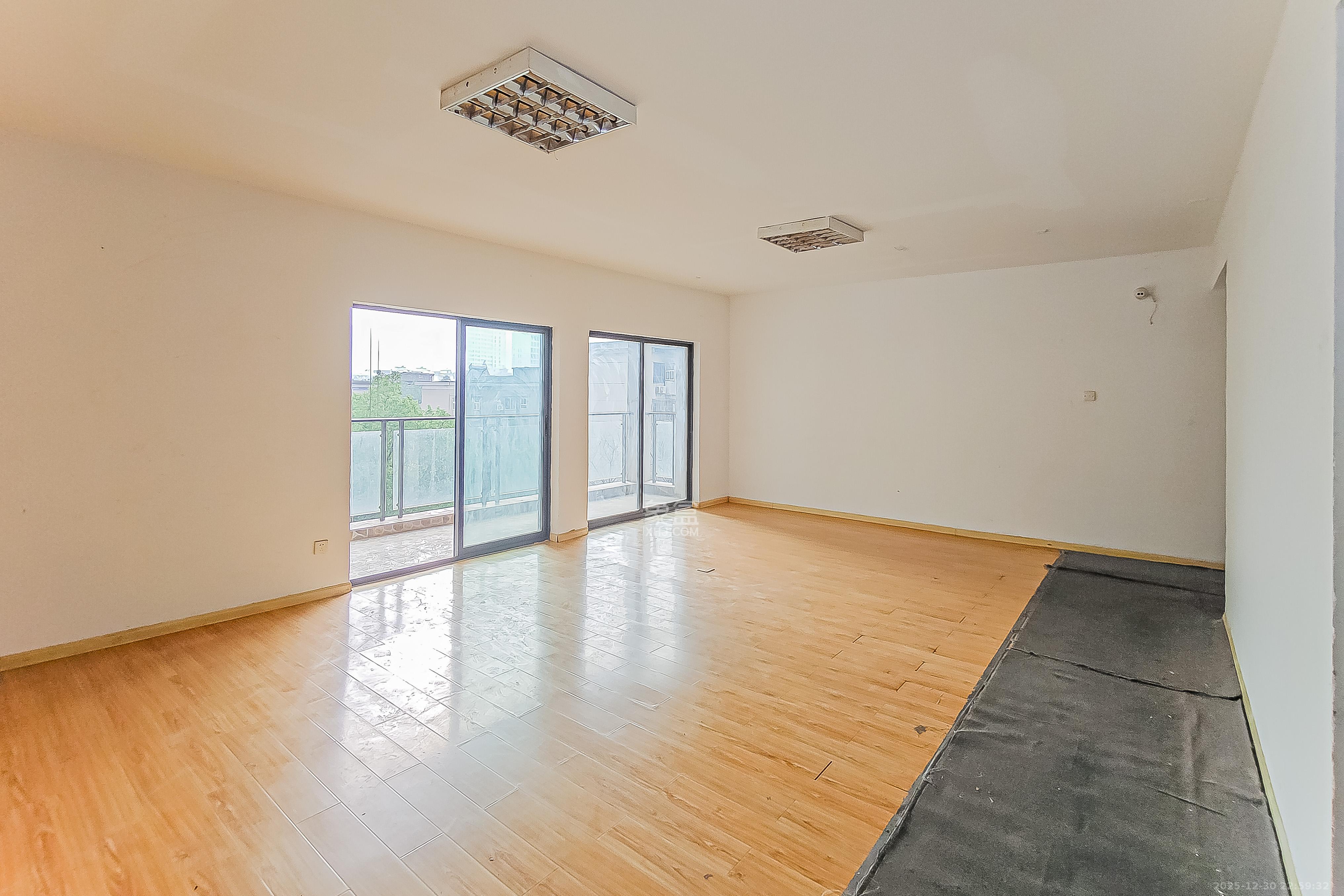 三万英尺  4室2厅1卫    149.8万