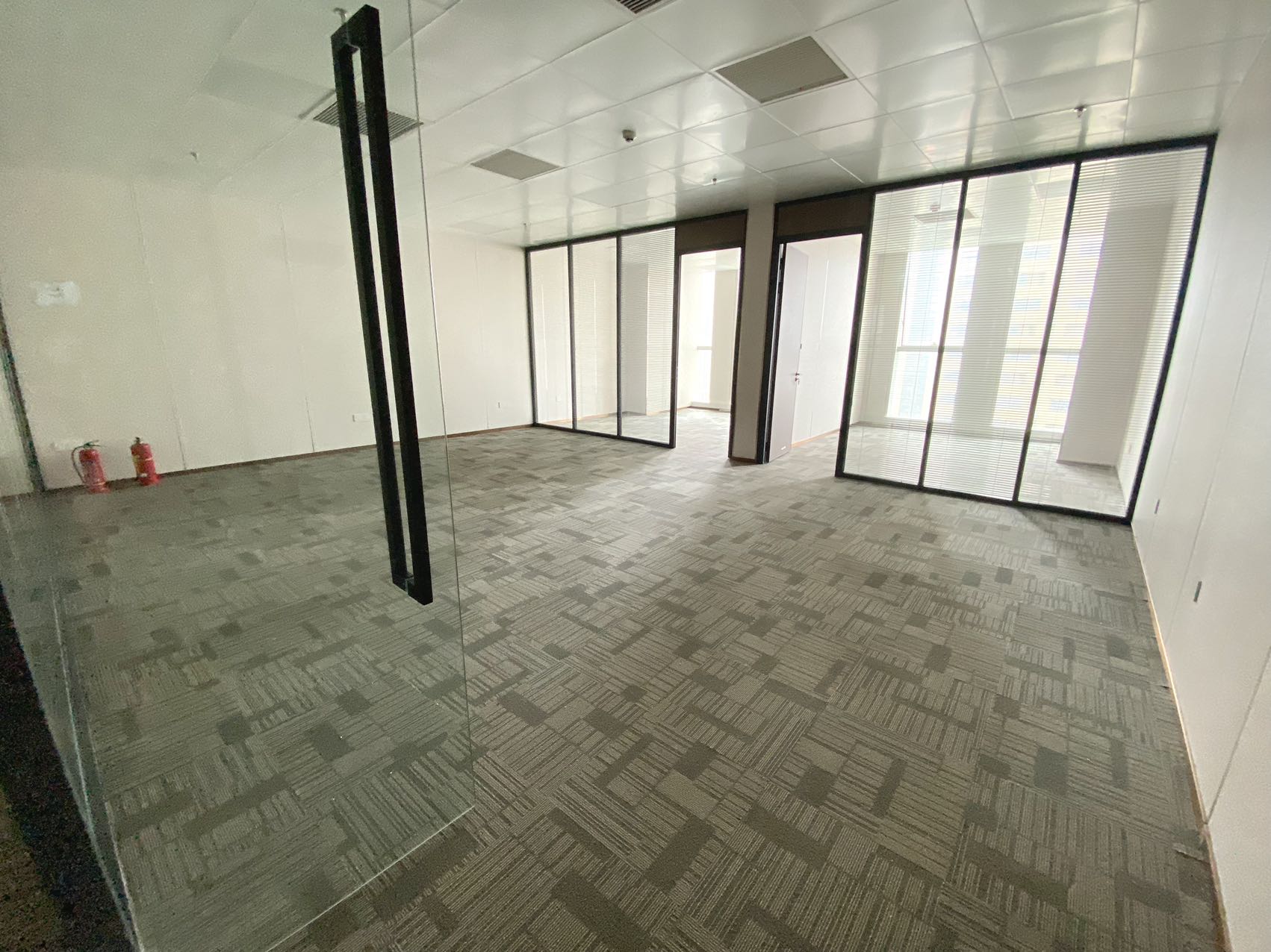 海南大厦   153.2㎡      7600.0元/月