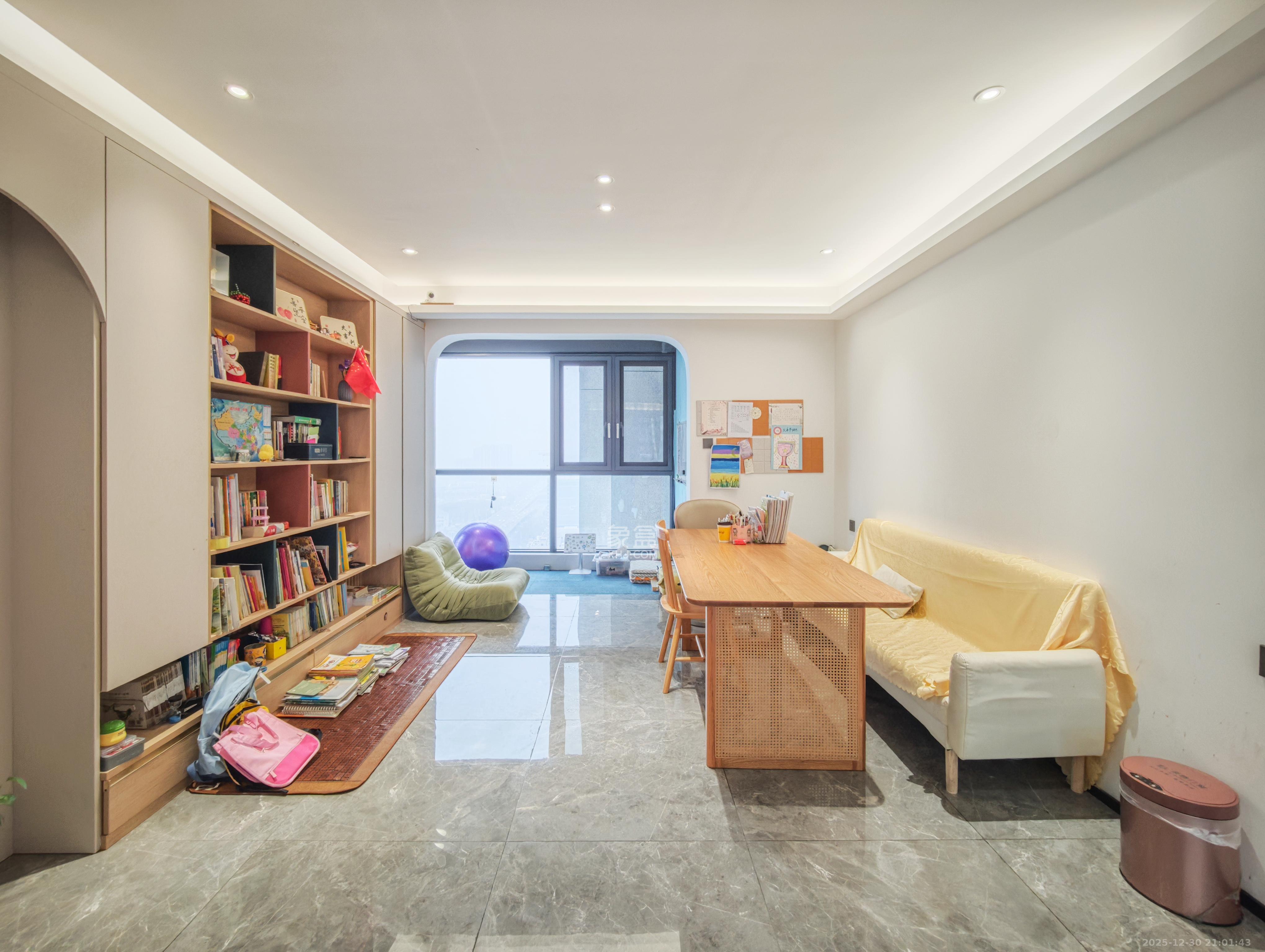 万科魅力之城  4室2厅2卫    165.0万