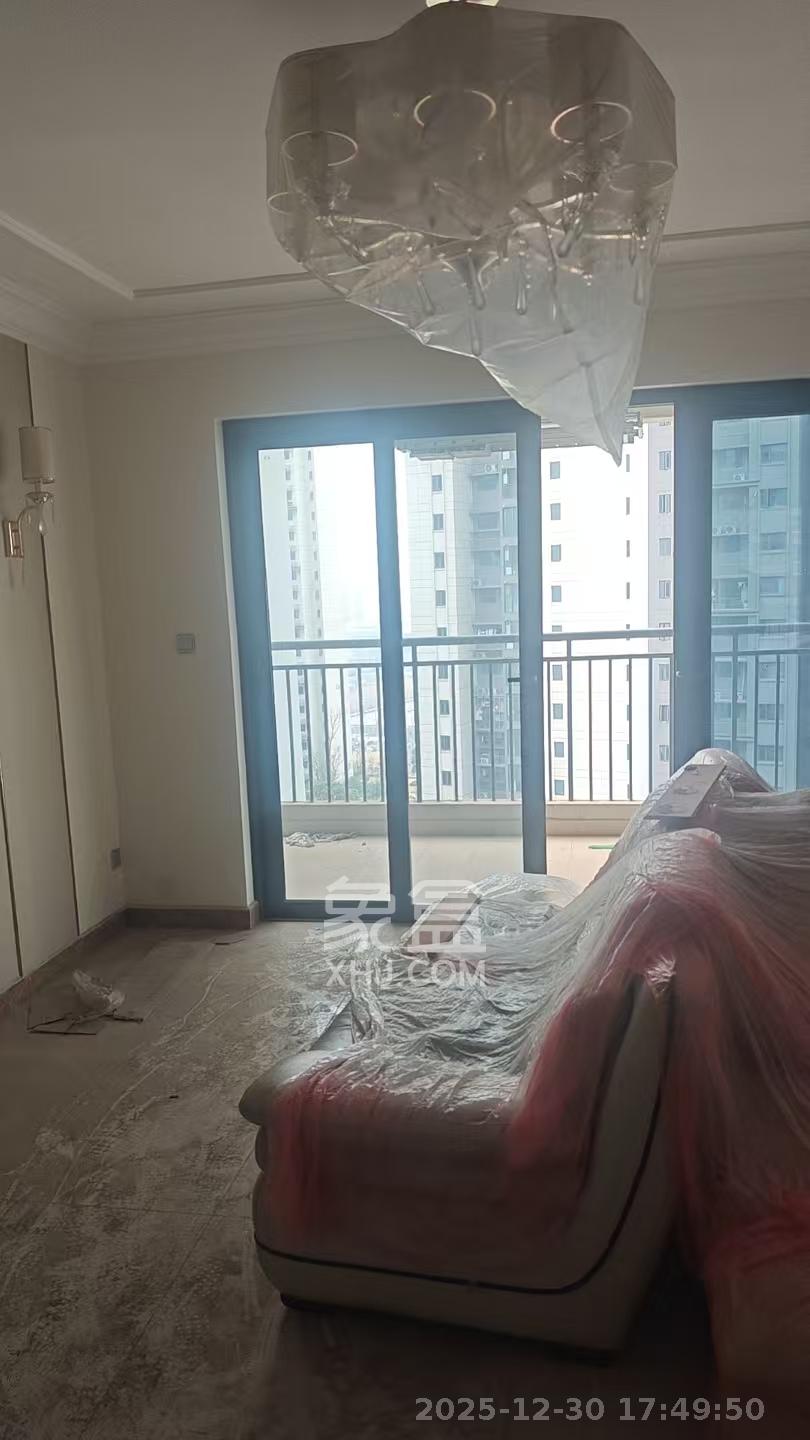 恒大文化旅游城A区  4室2厅2卫    2300.0元/月