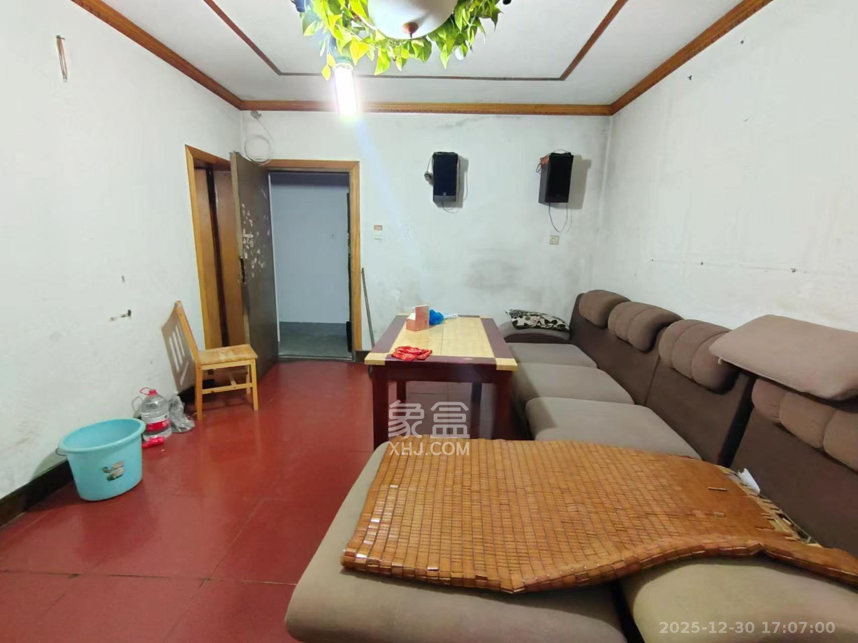 长铁高层  2室1厅1卫    1800.0元/月