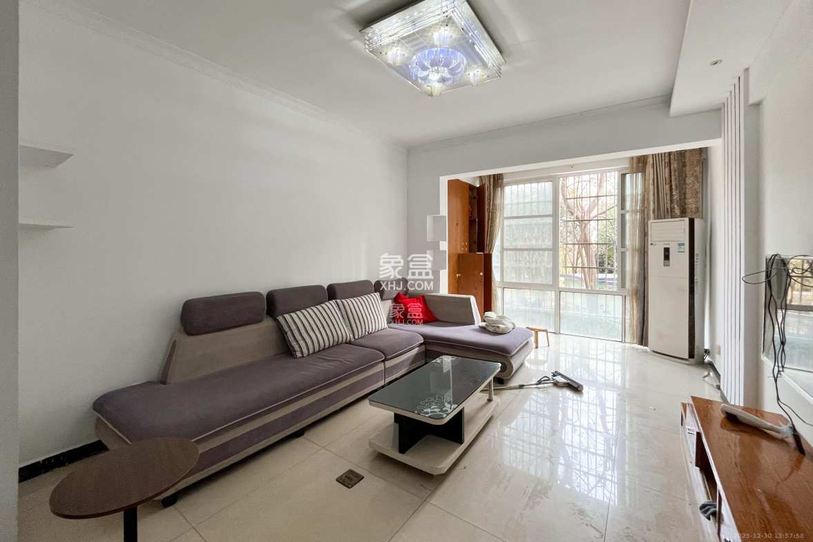 中房F联邦 2室2厅1卫 50.0万 中房F联邦 2室2厅1卫 50.0万客厅