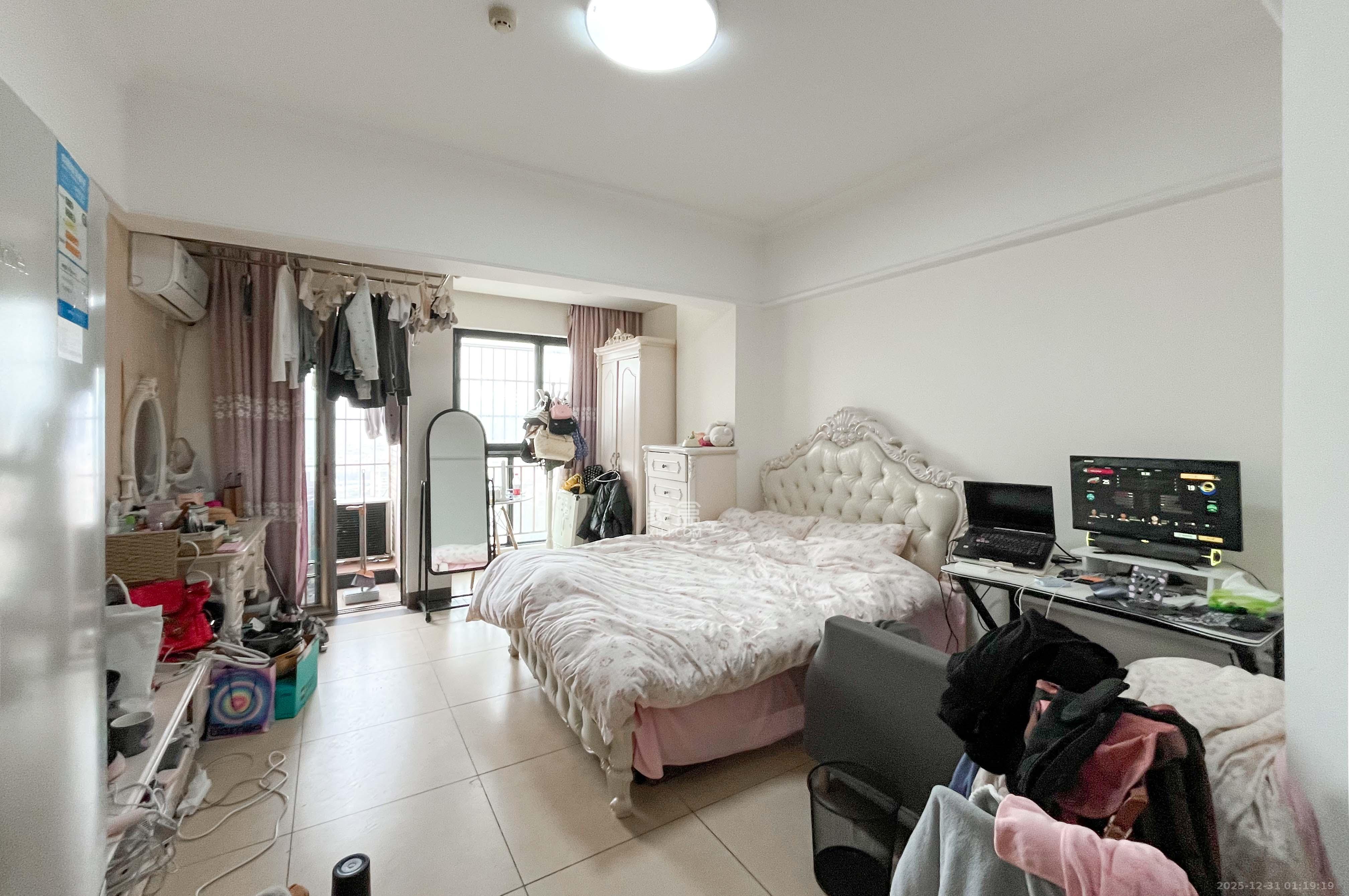 嘉汇公馆 1室0厅1卫 25.0万 嘉汇公馆 1室0厅1卫 25.0万客厅