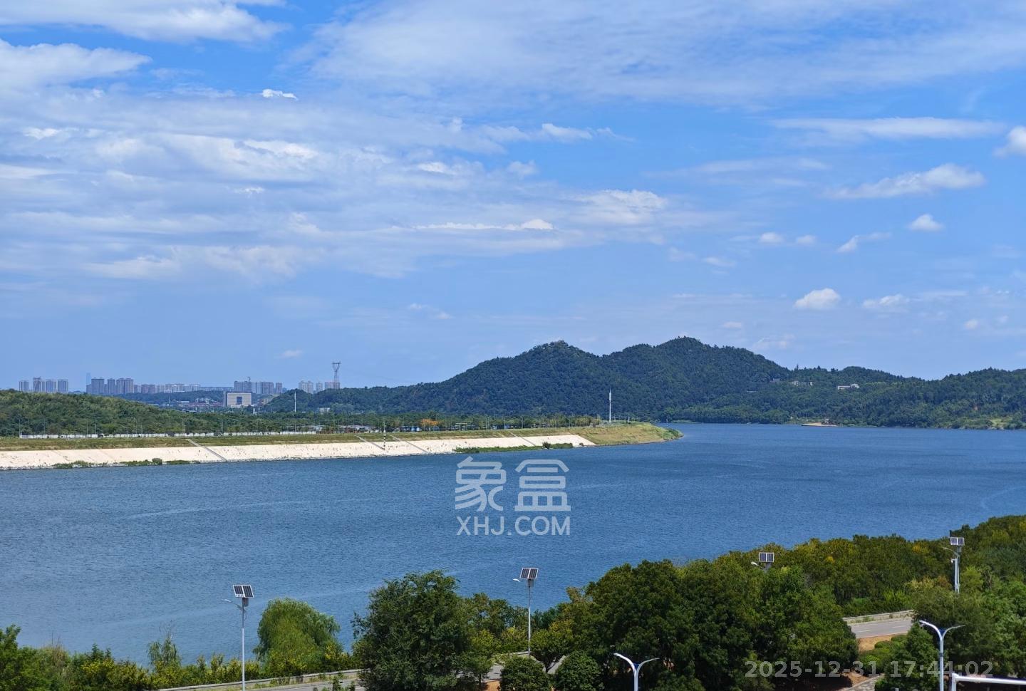 中建昭山印象  5室2厅2卫    182.0万