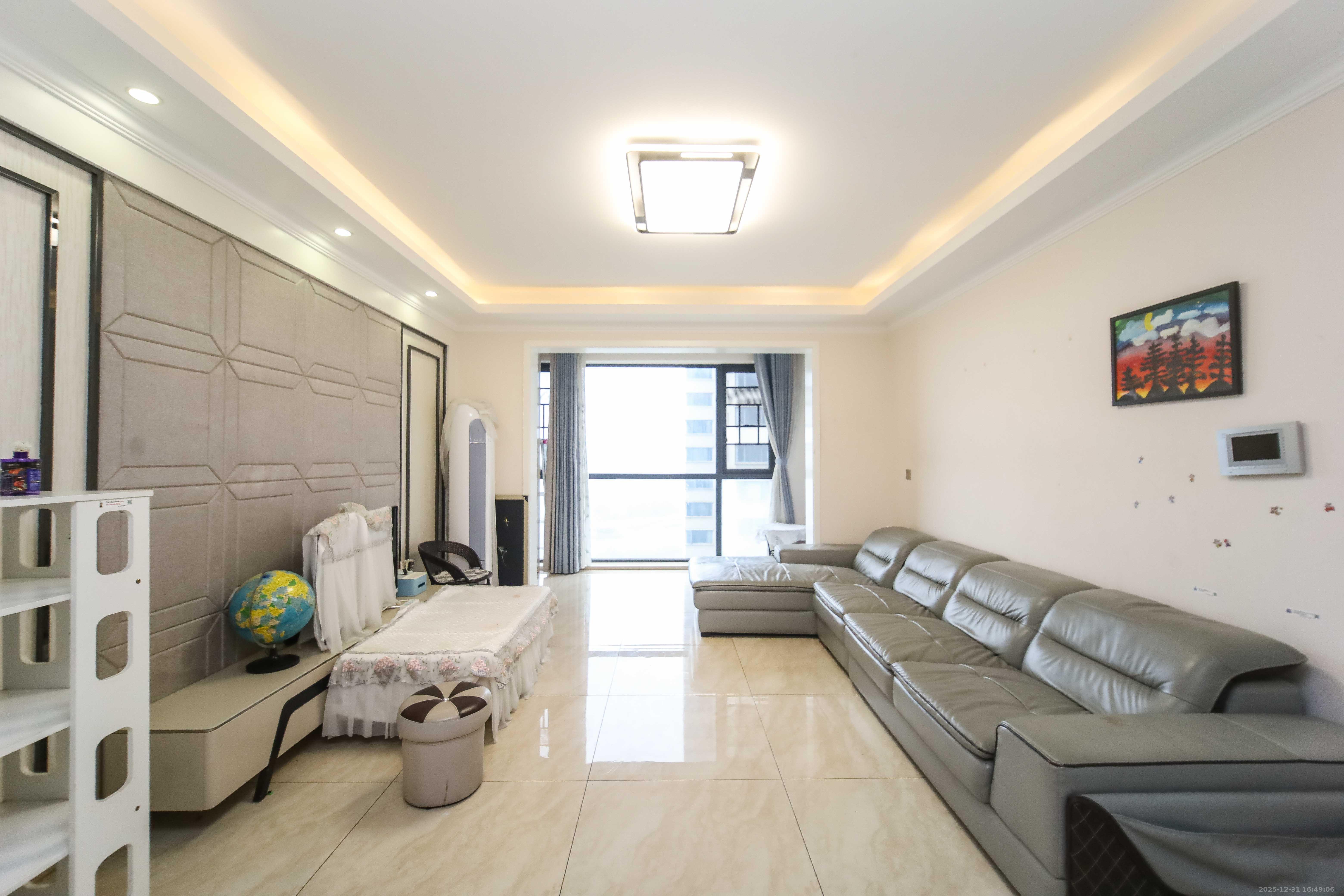 江河东澜湾  3室2厅1卫    115.0万