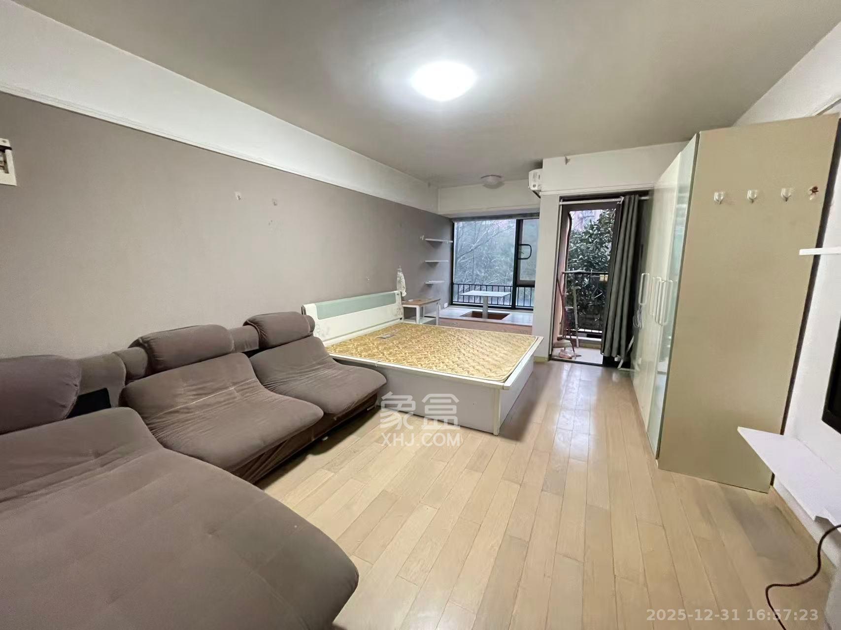 万科金色家园  1室1厅1卫    1300.0元/月