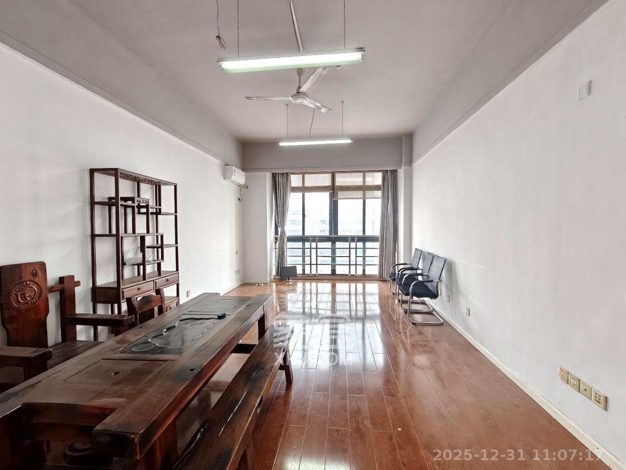 浏阳河畔家园  1室1厅1卫    1300.0元/月