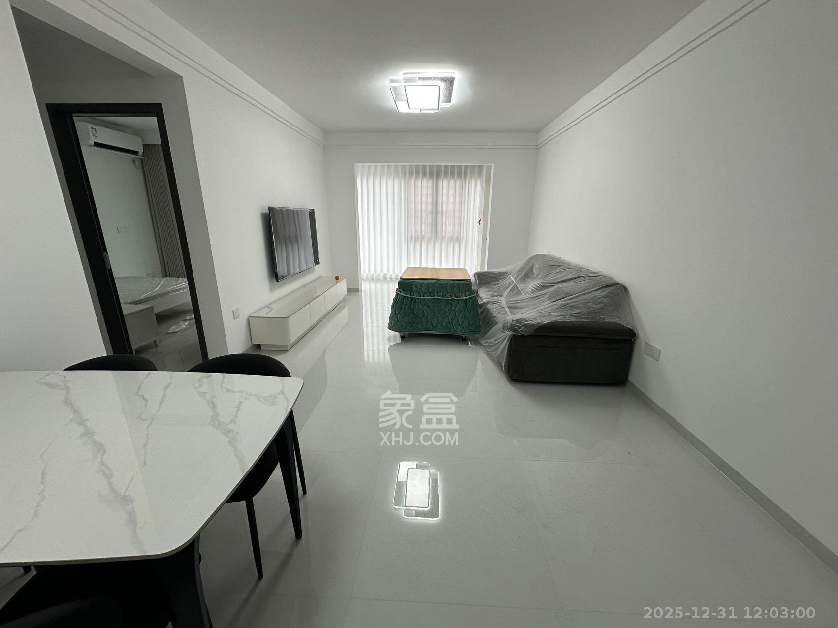 长沙北中心保利时代F区  3室1厅2卫    2600.0元/月