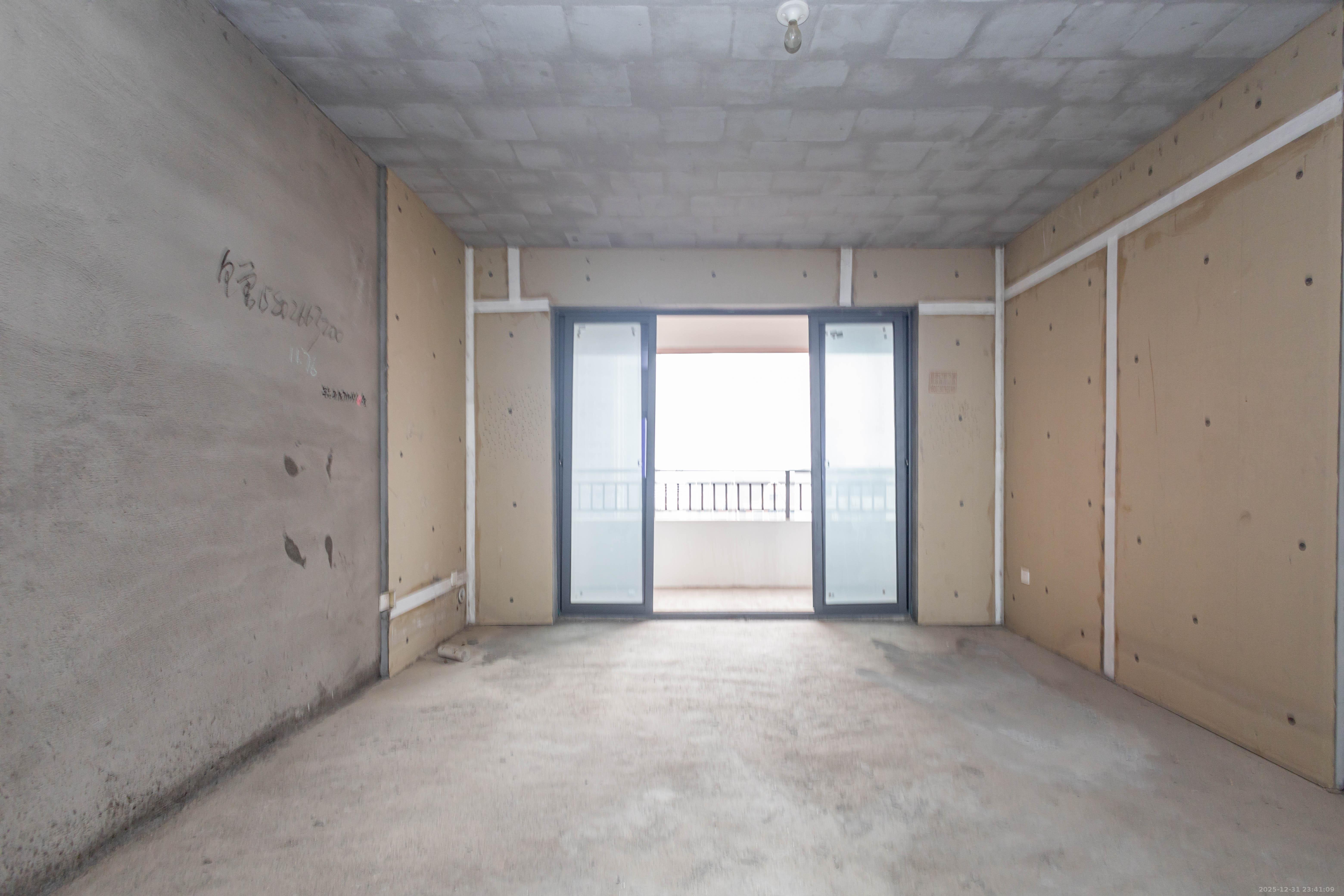 辉宏橄榄城  4室2厅2卫    74.8万