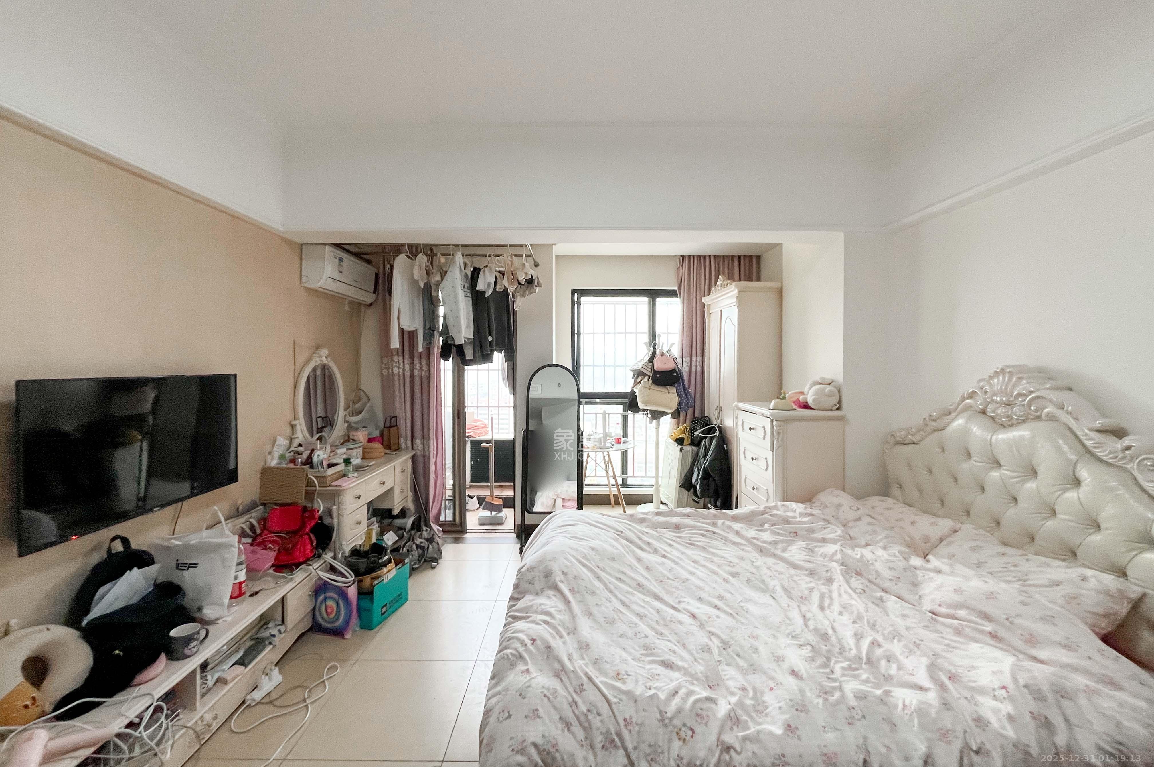 嘉汇公馆 1室0厅1卫 25.0万 嘉汇公馆 1室0厅1卫 25.0万客厅