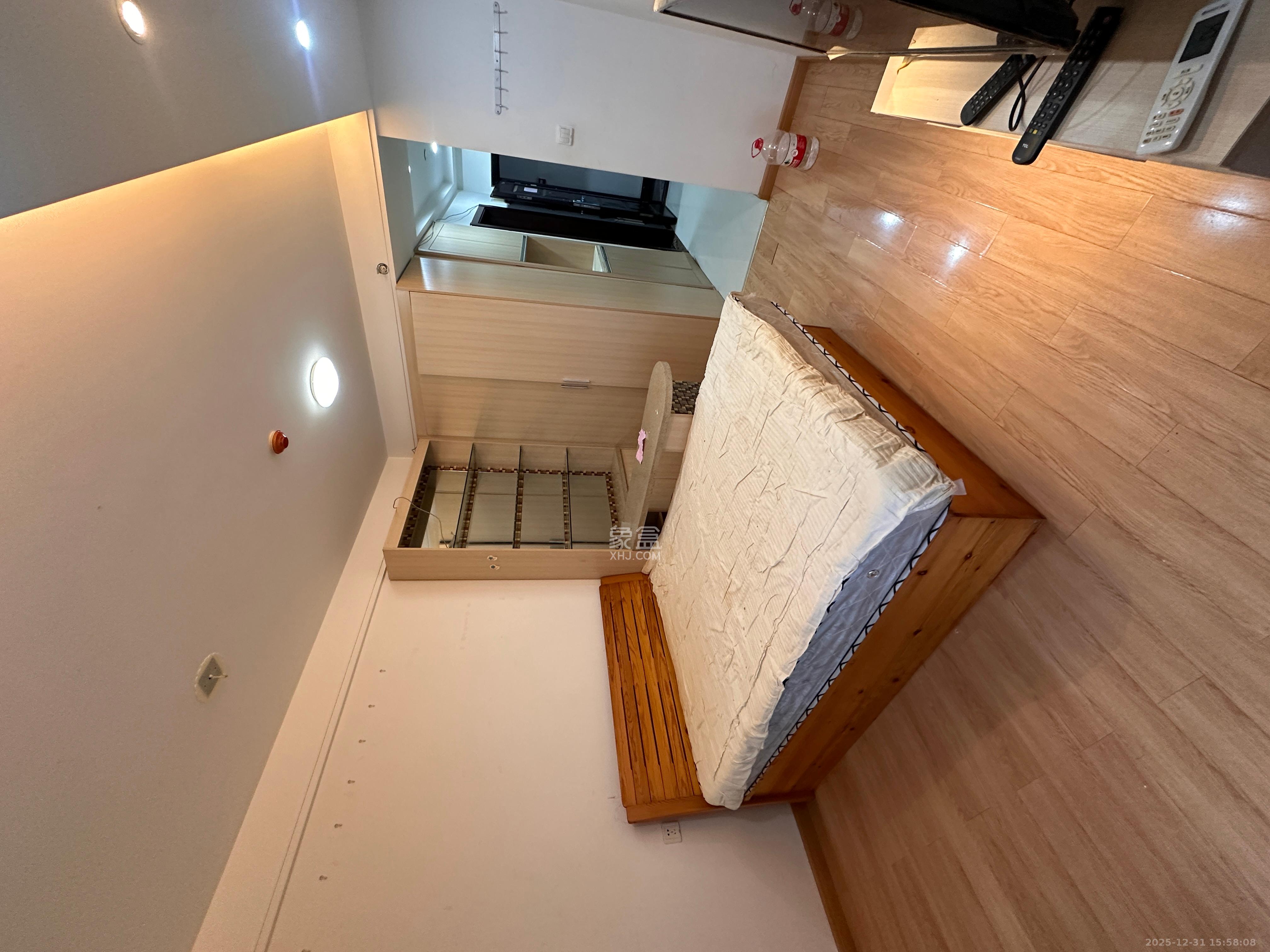 绿地中央广场  1室1厅1卫    1300.0元/月室内图1