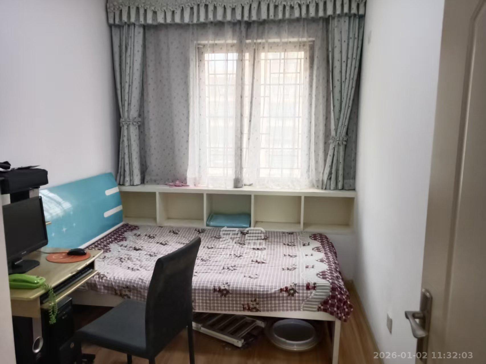 宏聚地中海  3室2厅2卫    2500.0元/月