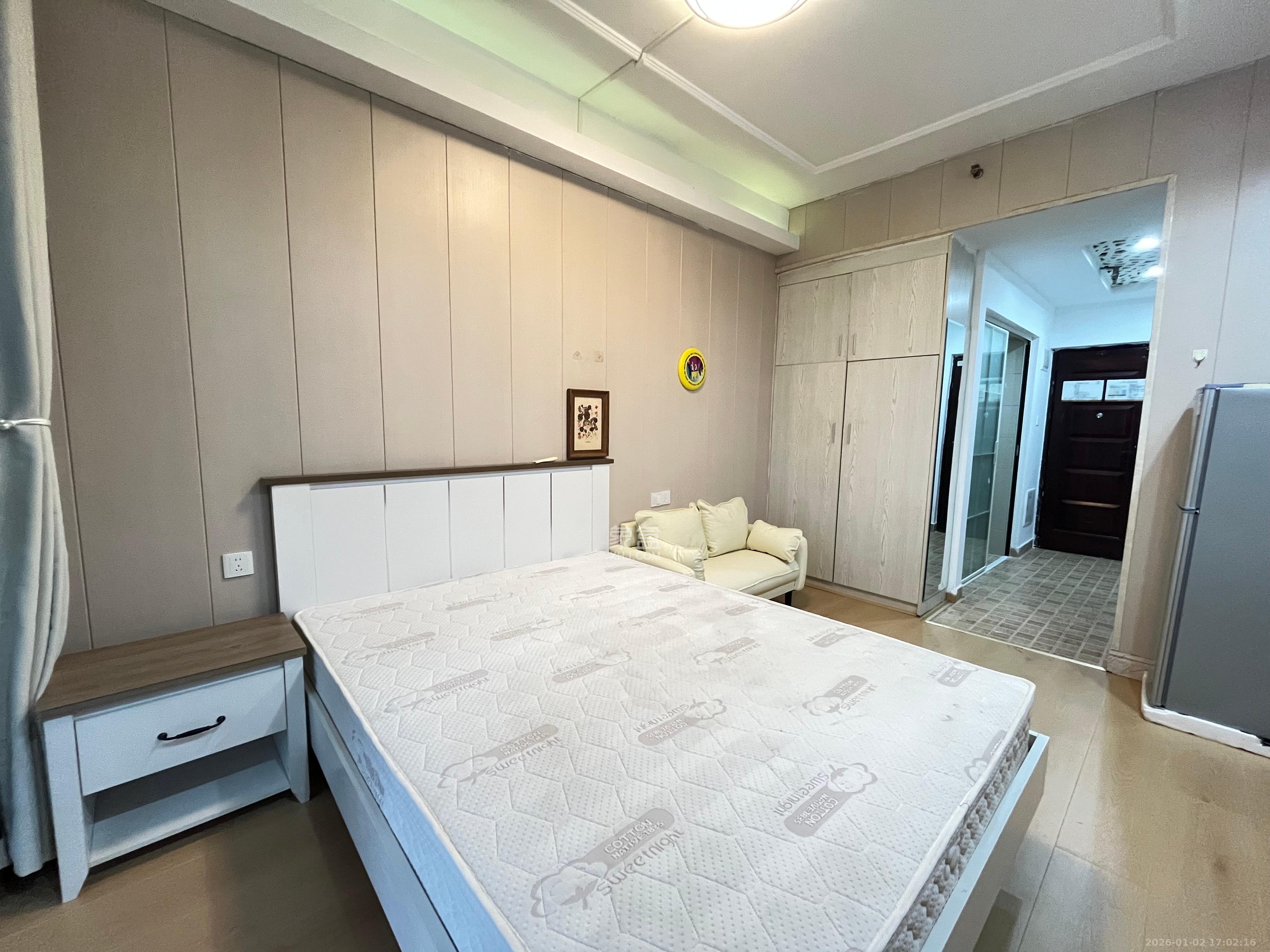 绿地中央广场  1室0厅1卫    1500.0元/月