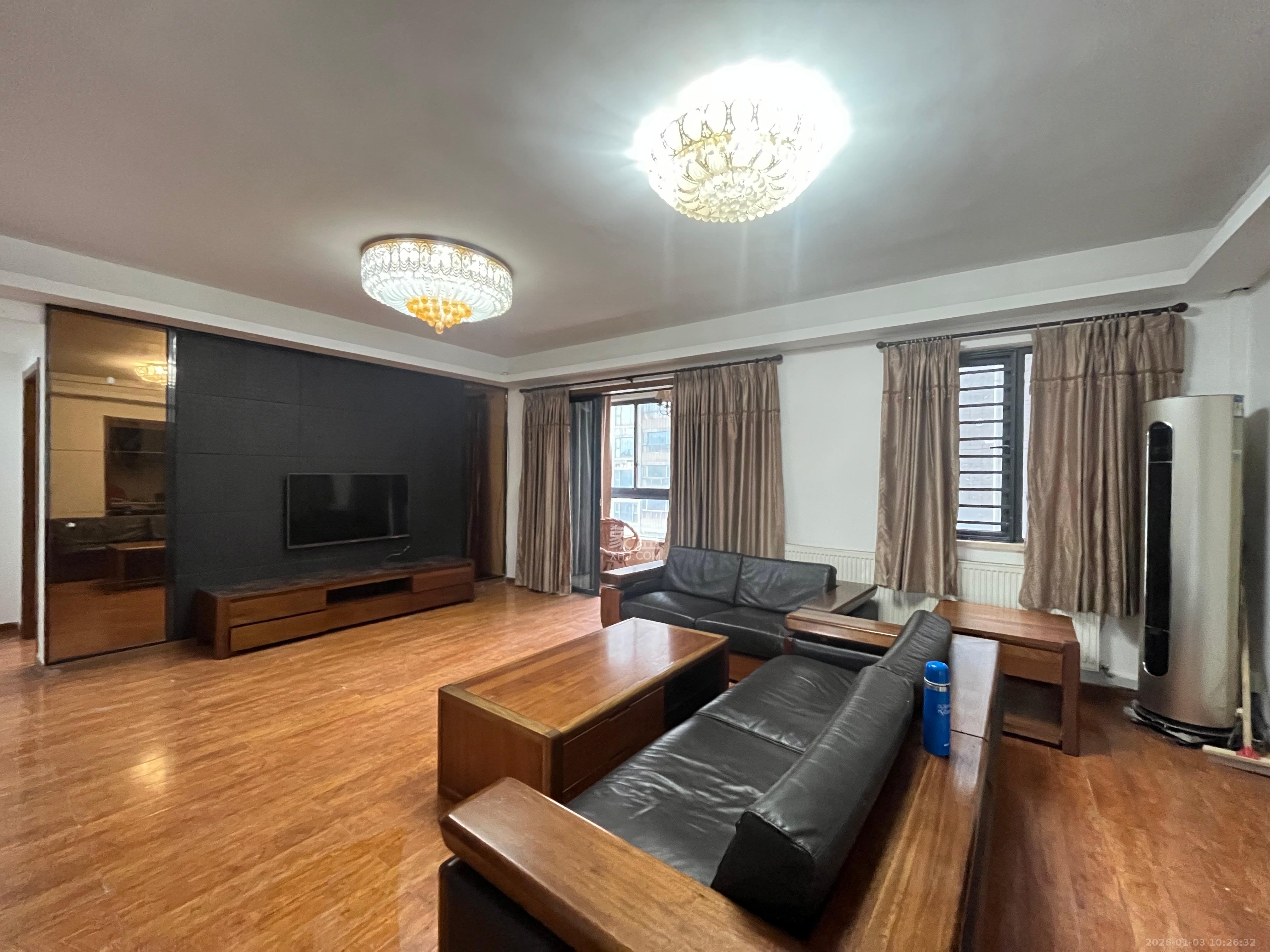 藏珑湖上国际花园高层  4室2厅2卫    4000.0元/月