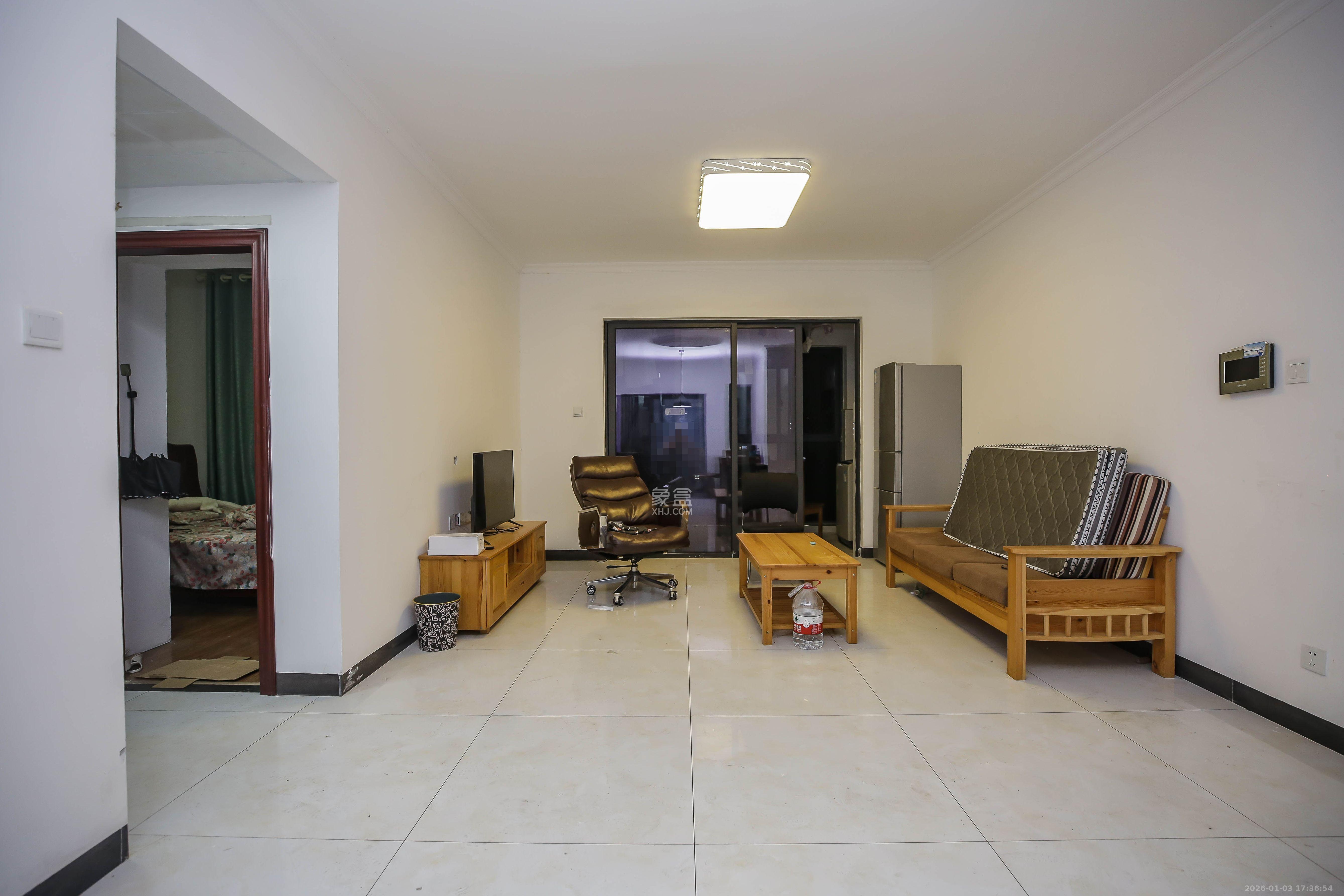 荣泰广场  3室2厅2卫    2300.0元/月