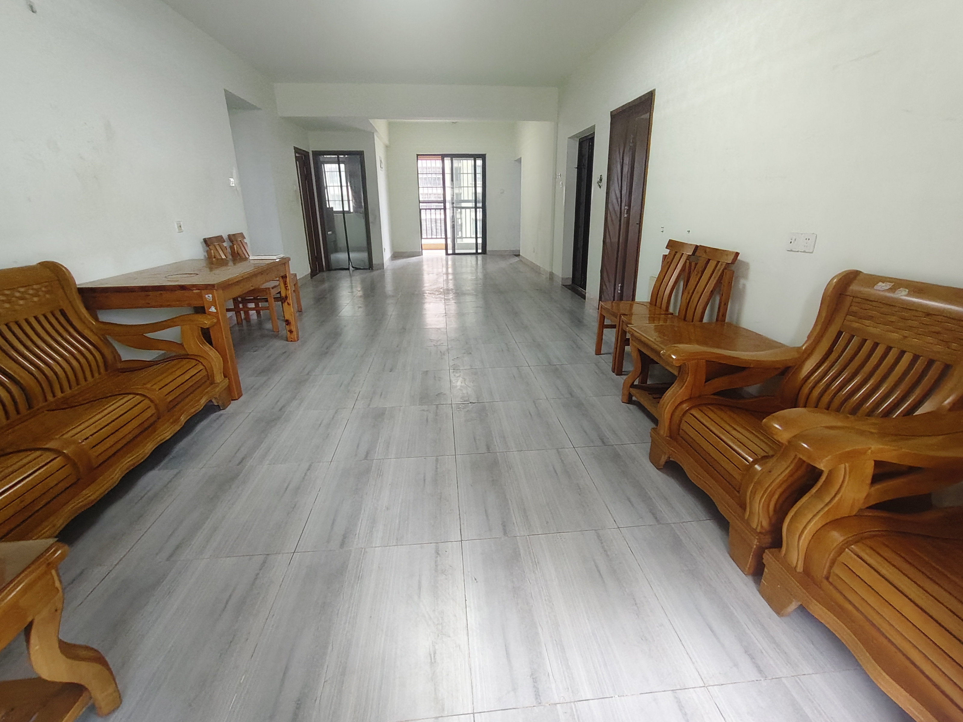 佳元江畔人家  3室2厅2卫    3200.0元/月