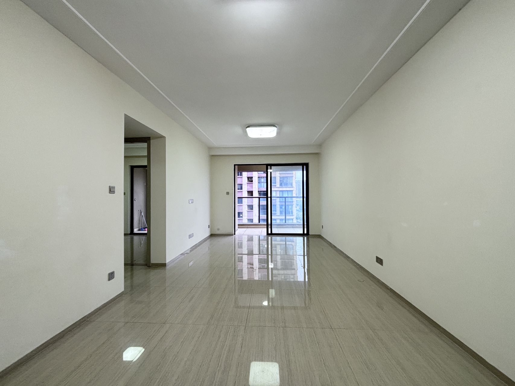 鲁能海蓝园筑  2室2厅1卫    85.0万