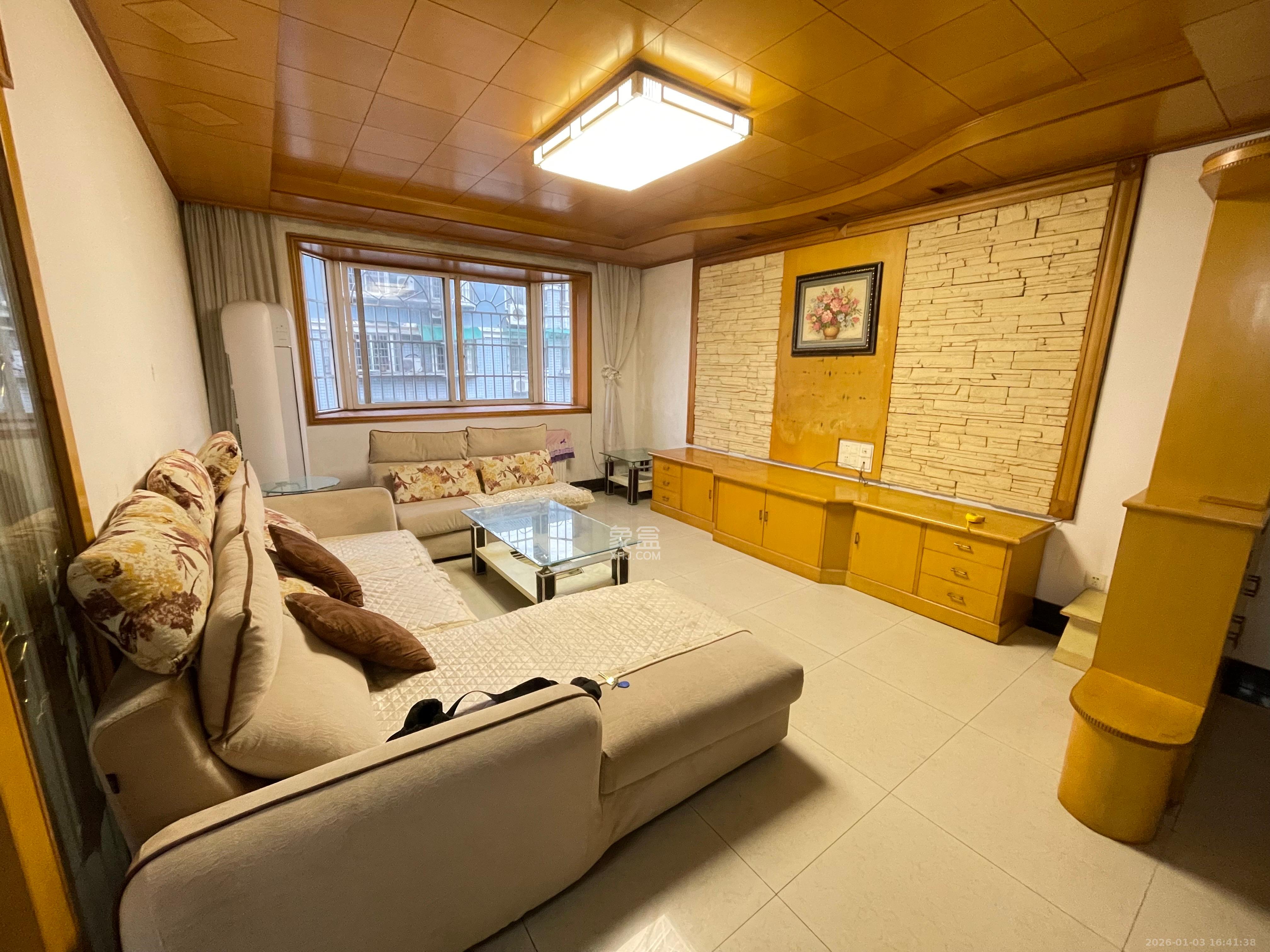 德政园  3室2厅2卫    1700.0元/月