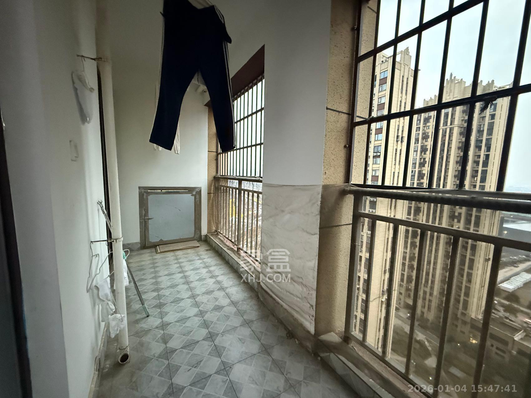 东方美地  3室2厅1卫    2100.0元/月