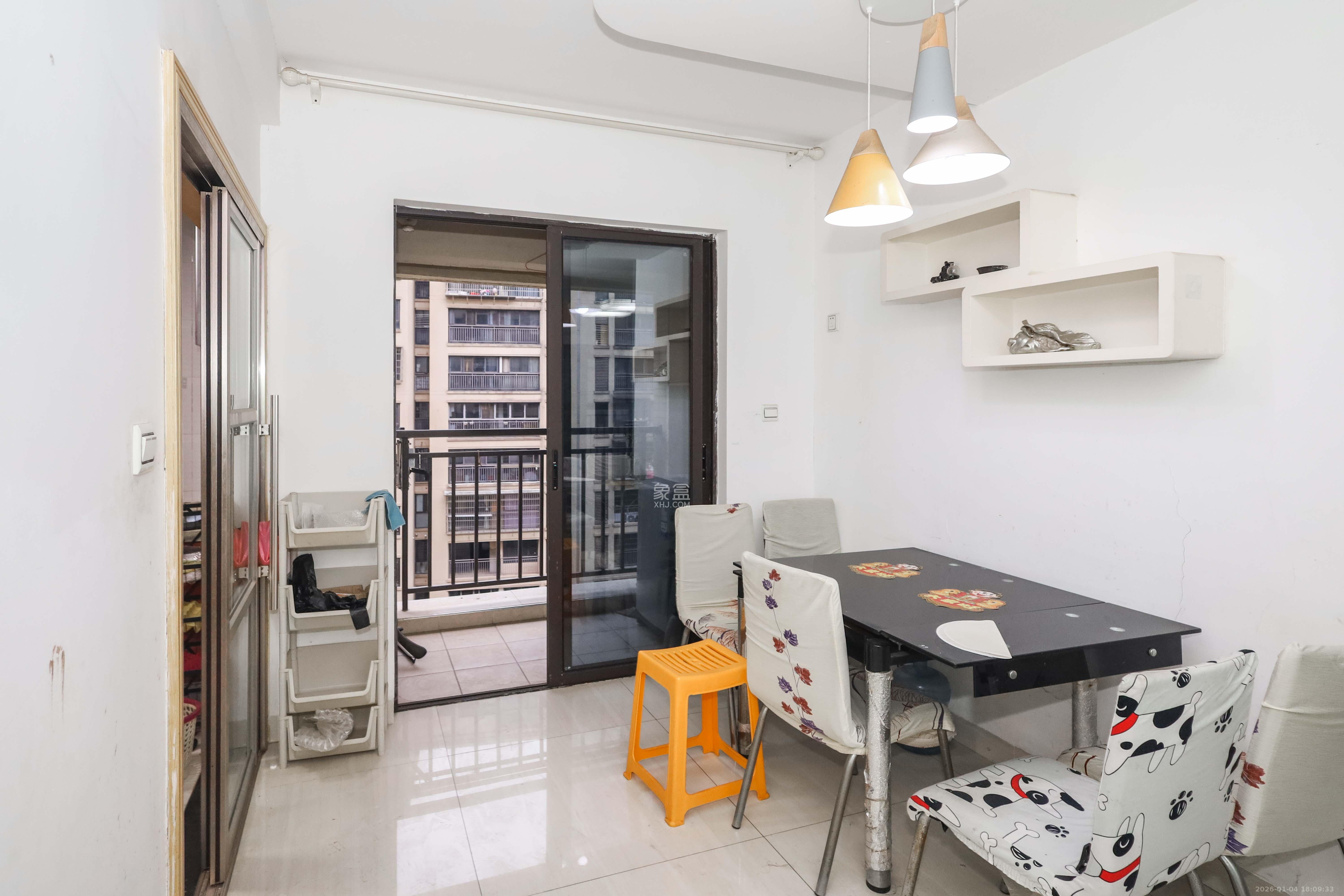 保利麓谷林语E区 3室2厅1卫 80.0万 保利麓谷林语E区 3室2厅1卫 80.0万客厅