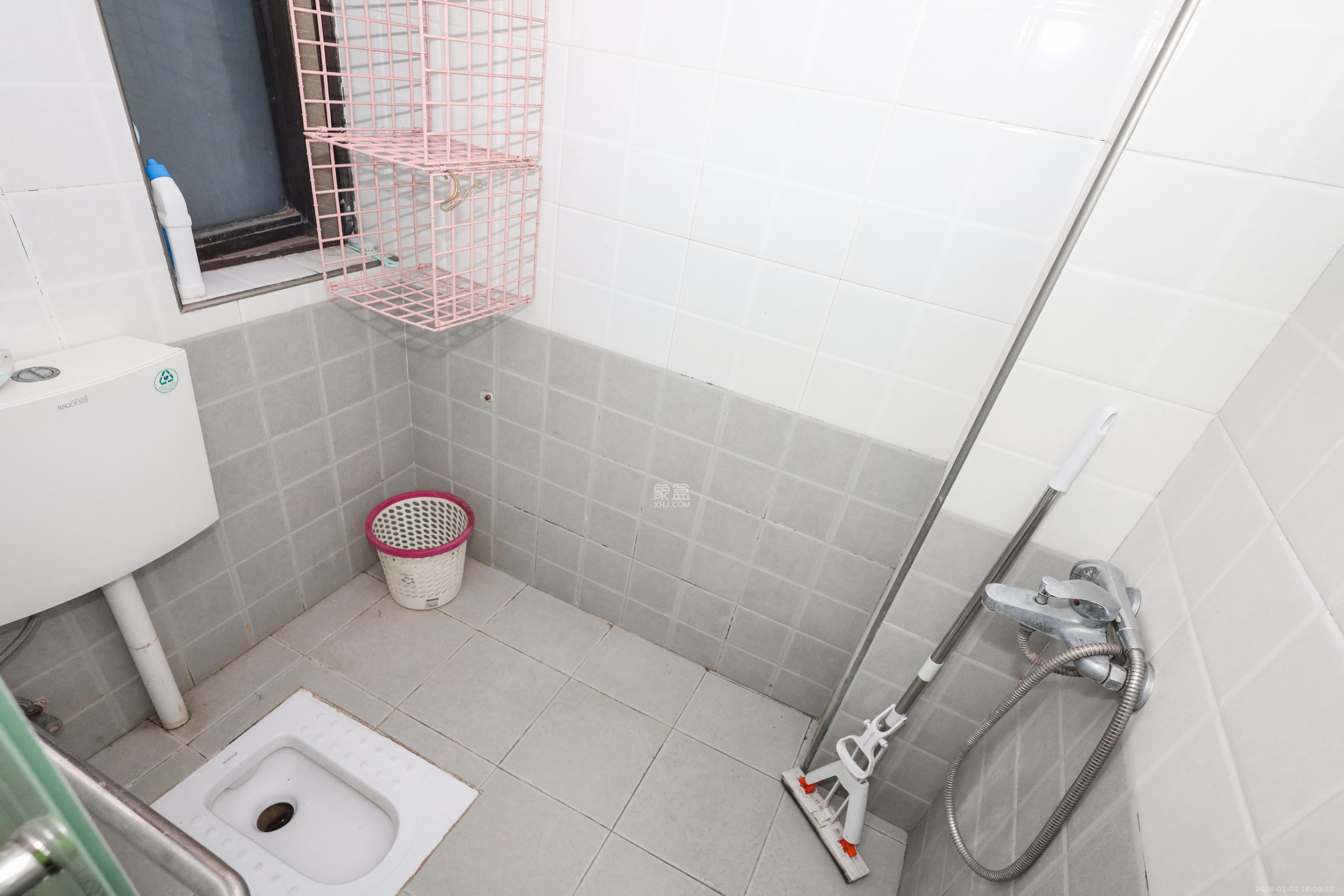 保利麓谷林语E区 3室2厅1卫 80.0万 保利麓谷林语E区 3室2厅1卫 80.0万卫生间