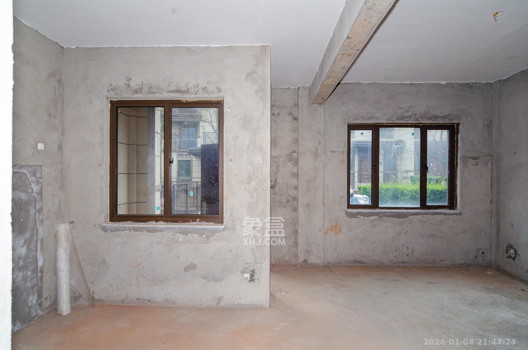 澳海望洲府  5室4厅3卫    183.0万