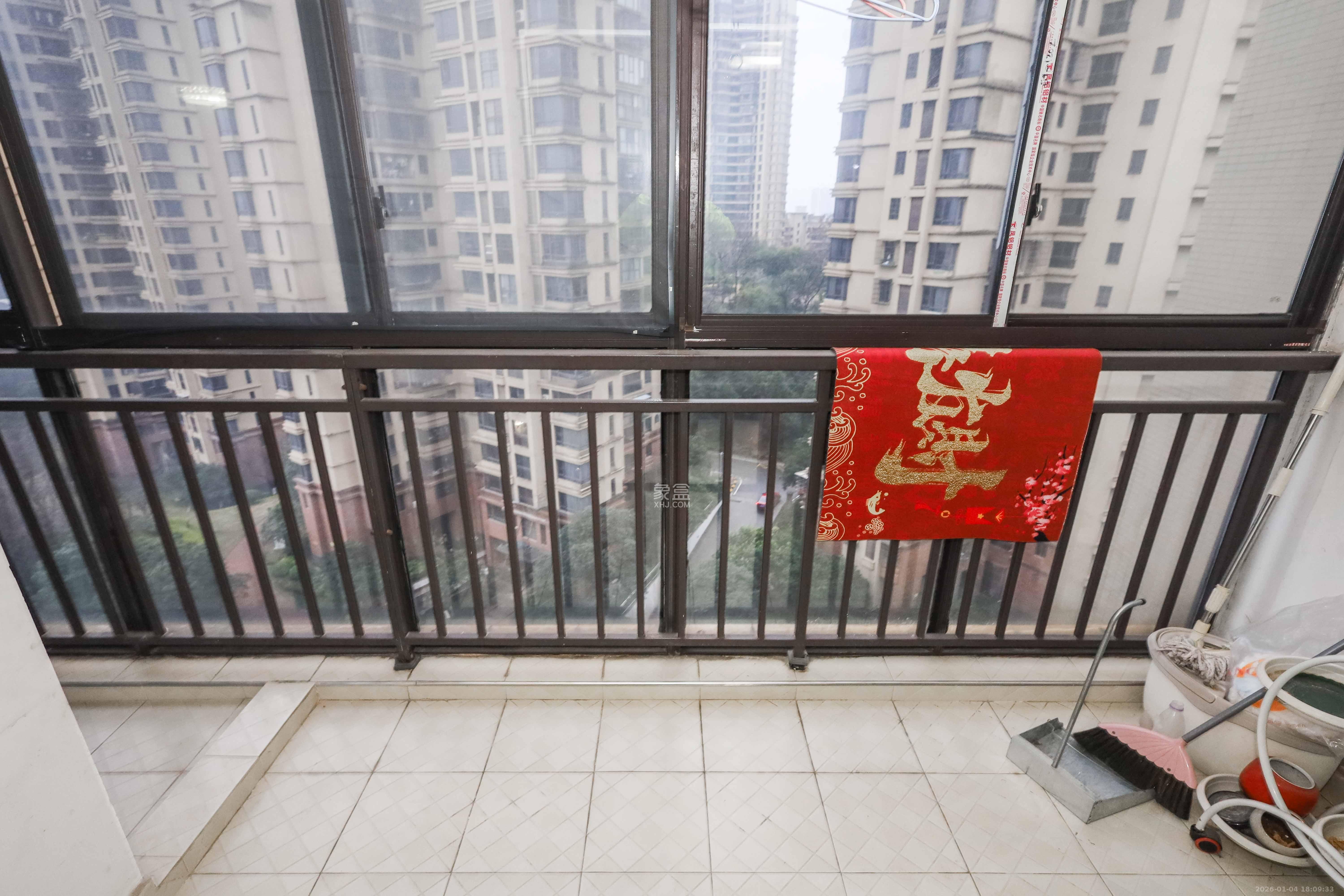 保利麓谷林语E区 3室2厅1卫 80.0万 保利麓谷林语E区 3室2厅1卫 80.0万阳台