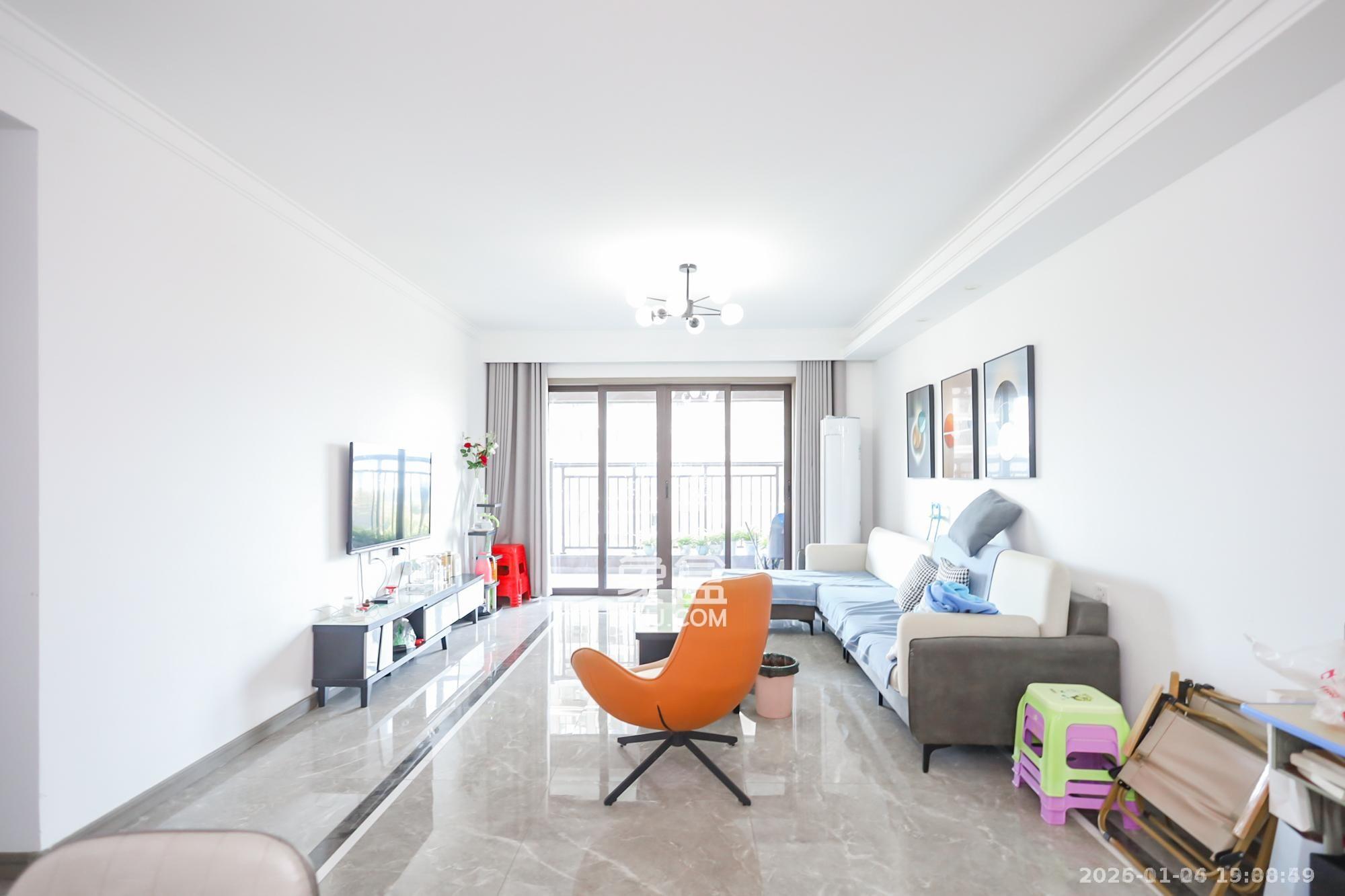 越秀悦湖台  4室2厅2卫    4500.0元/月