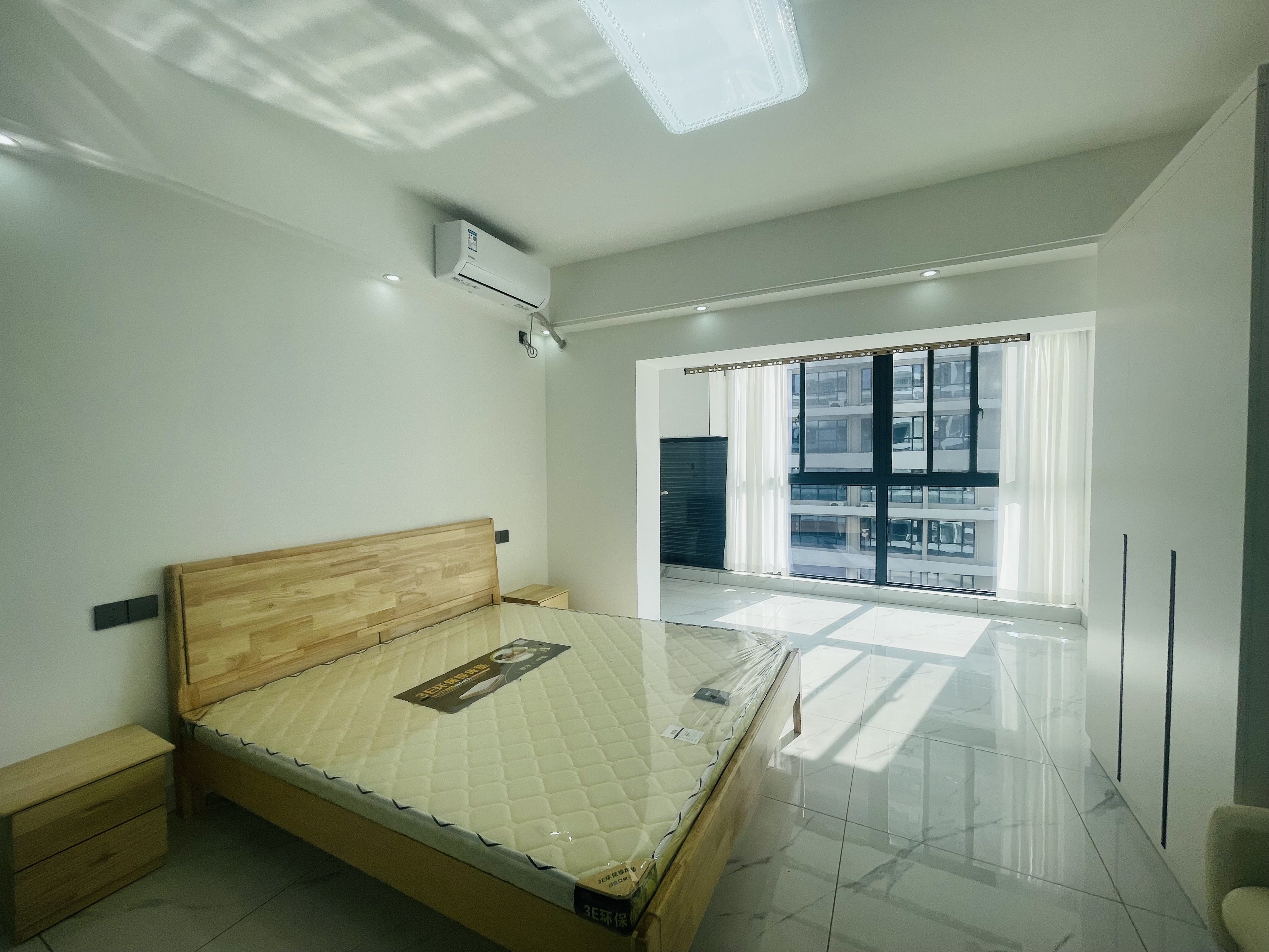 滨濂国际  1室1厅1卫    2100.0元/月