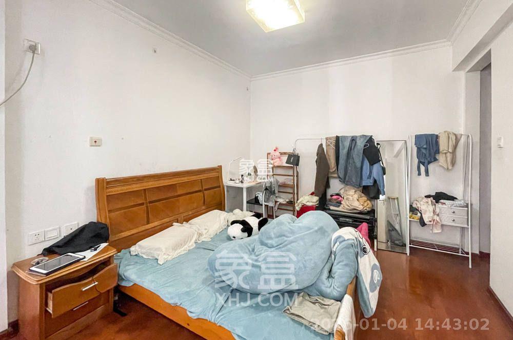 共和世家  1室1厅1卫    2100.0元/月