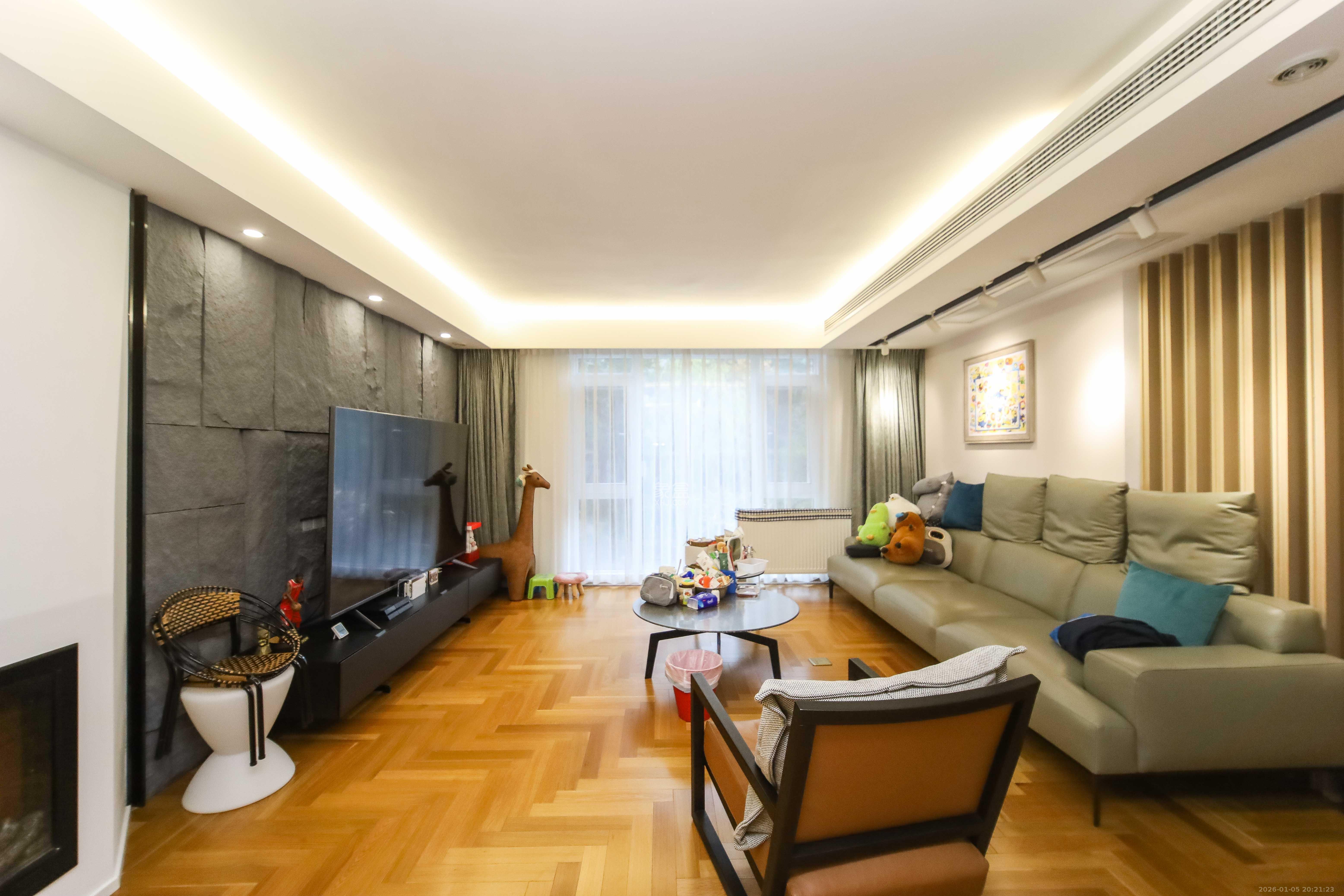 西街花园  4室2厅2卫    218.0万