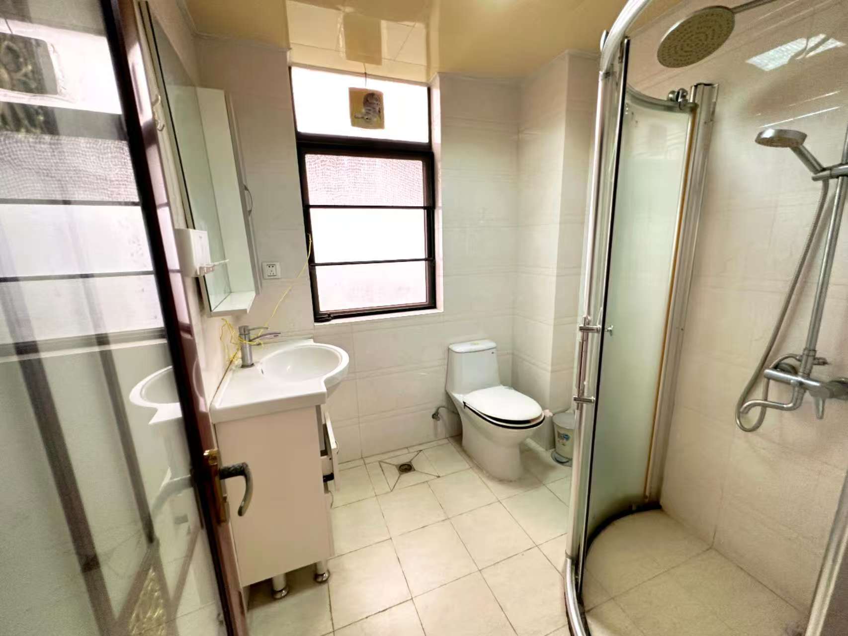 滨江帝景二期（三期）  3室2厅2卫    163.0万