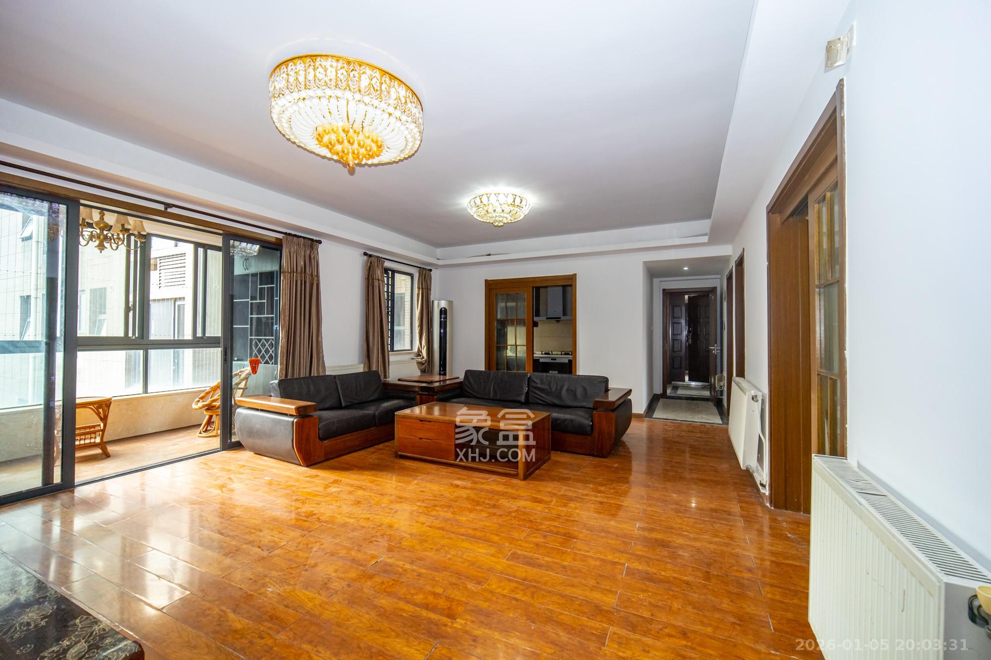 藏珑湖上国际花园  4室2厅2卫    132.0万