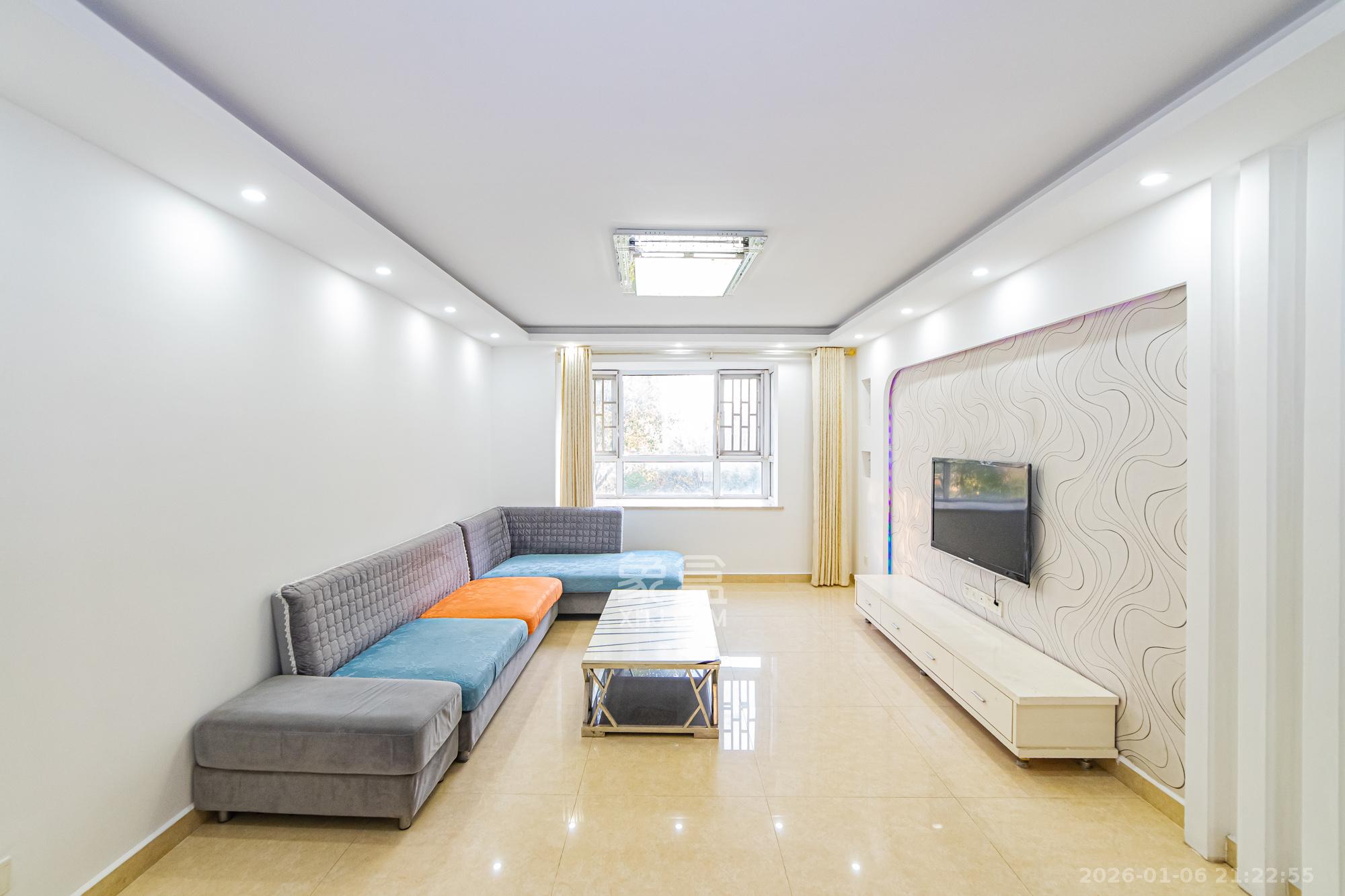 万国城（当代满庭春MOMA）一期  3室2厅2卫    85.0万